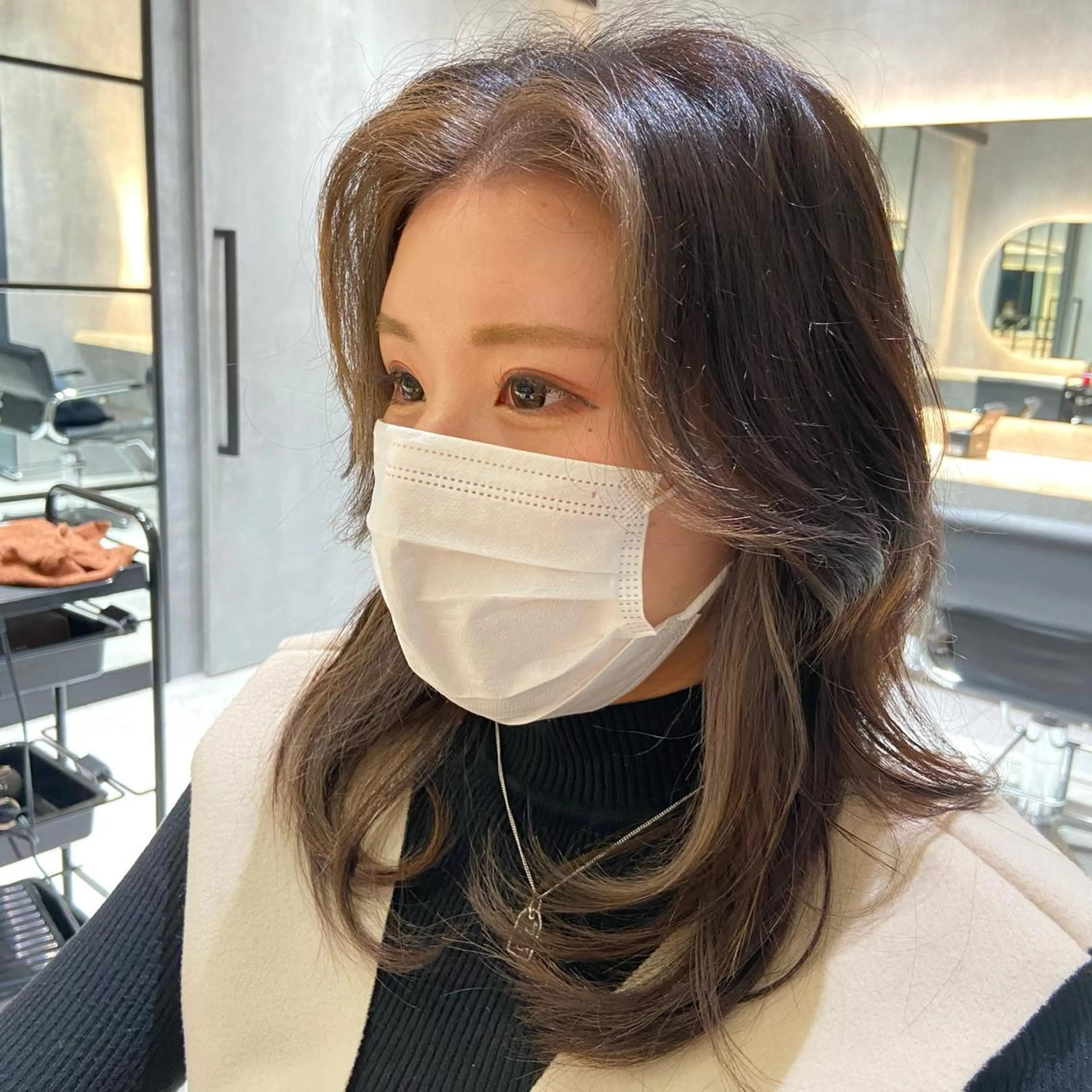 セミロング カラー ツバサ 髪質改善のヘアスタイル