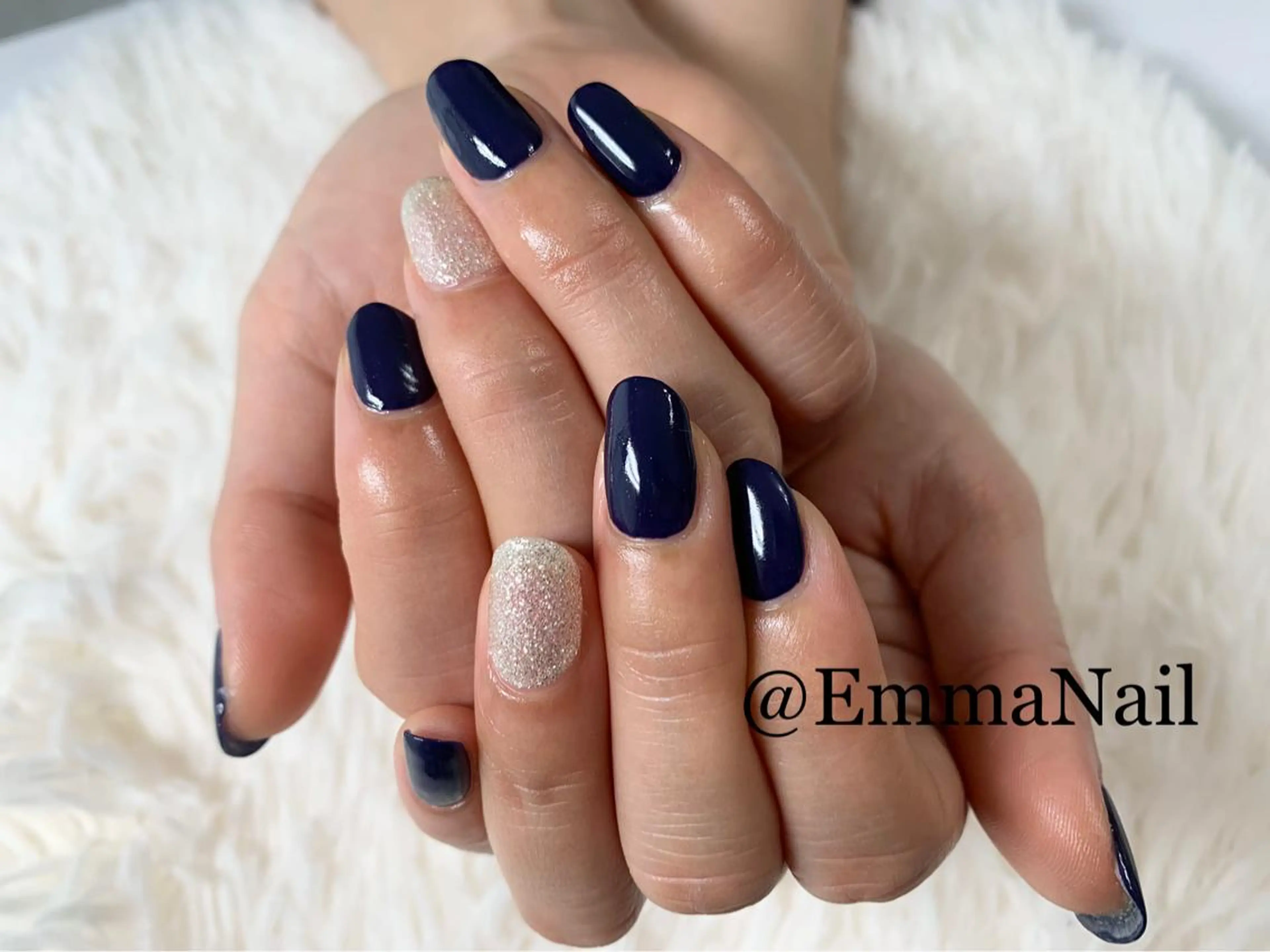 ネイル ジェルネイル キラキラネイル ネイビー ワンカラーネイル ハンドネイル salon EM&A emiのネイルデザイン