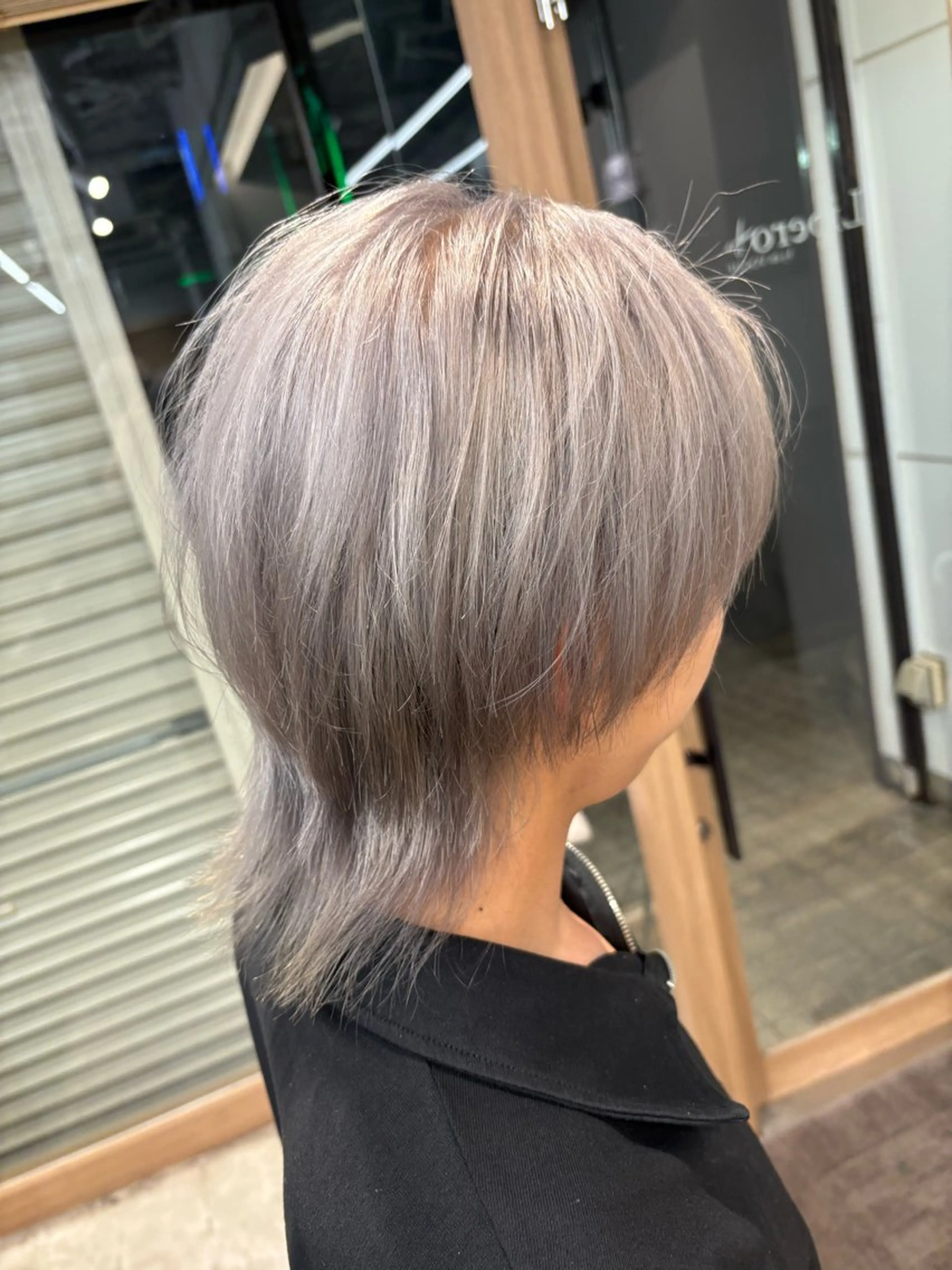 カラー シルバー Libero 柏 あつきのヘアスタイル