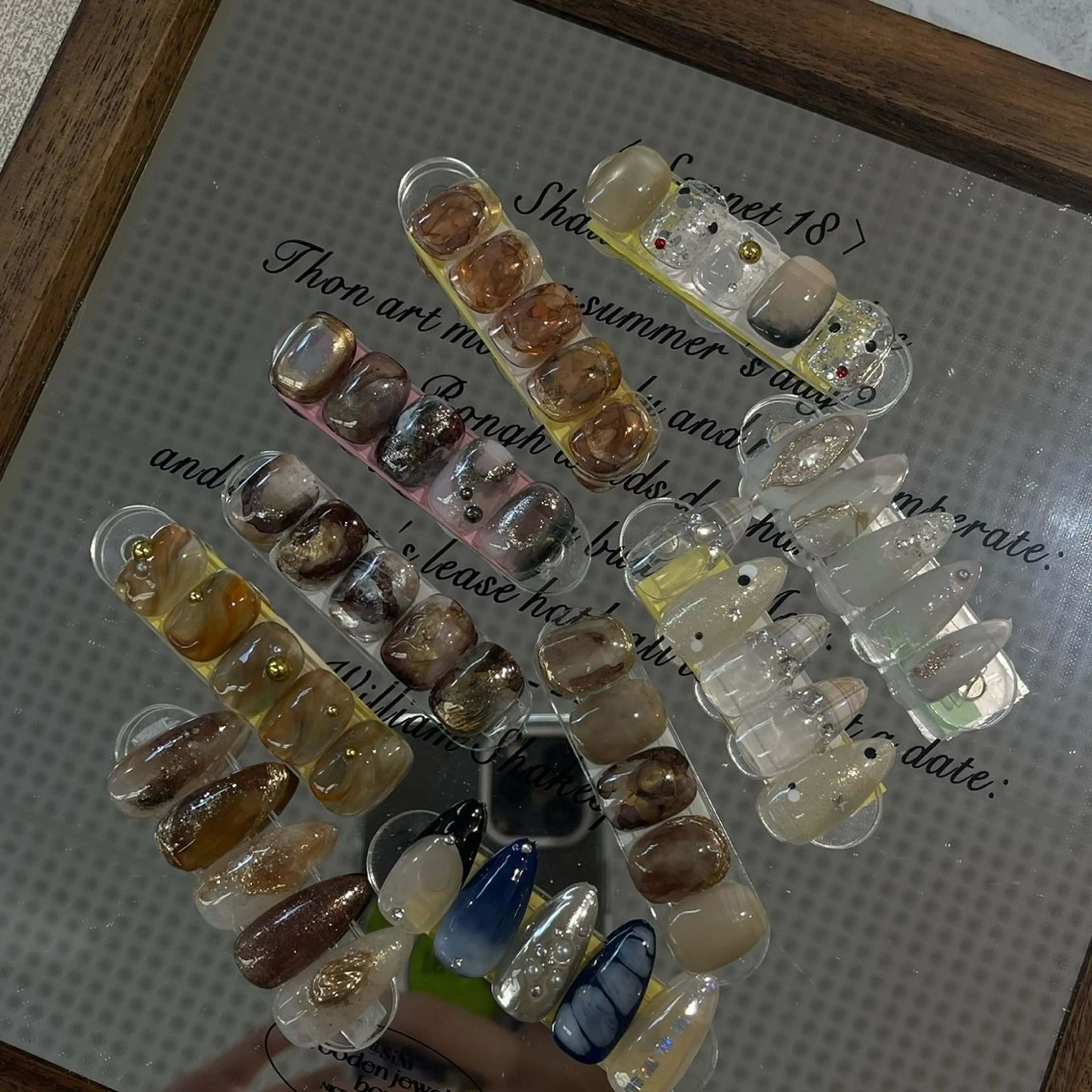 ネイル チークネイル フレンチネイル 韓国ネイル マグネットネイル 持ち込み ハンドネイル Hi nail🎀 池袋kozueのネイルデザイン