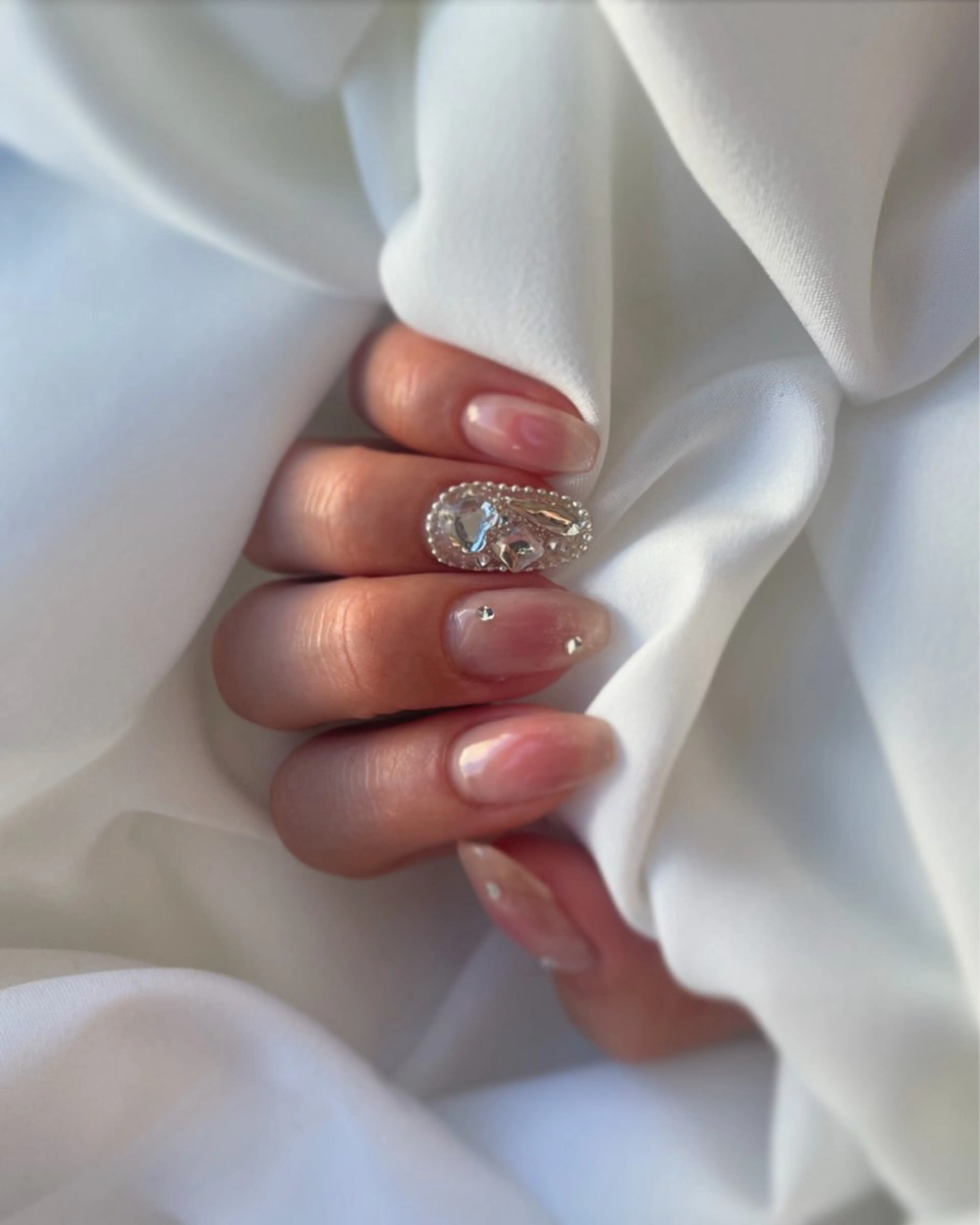 ネイル チークネイル ストーンネイル ハンドネイル ハンドケア A OIのネイルデザイン