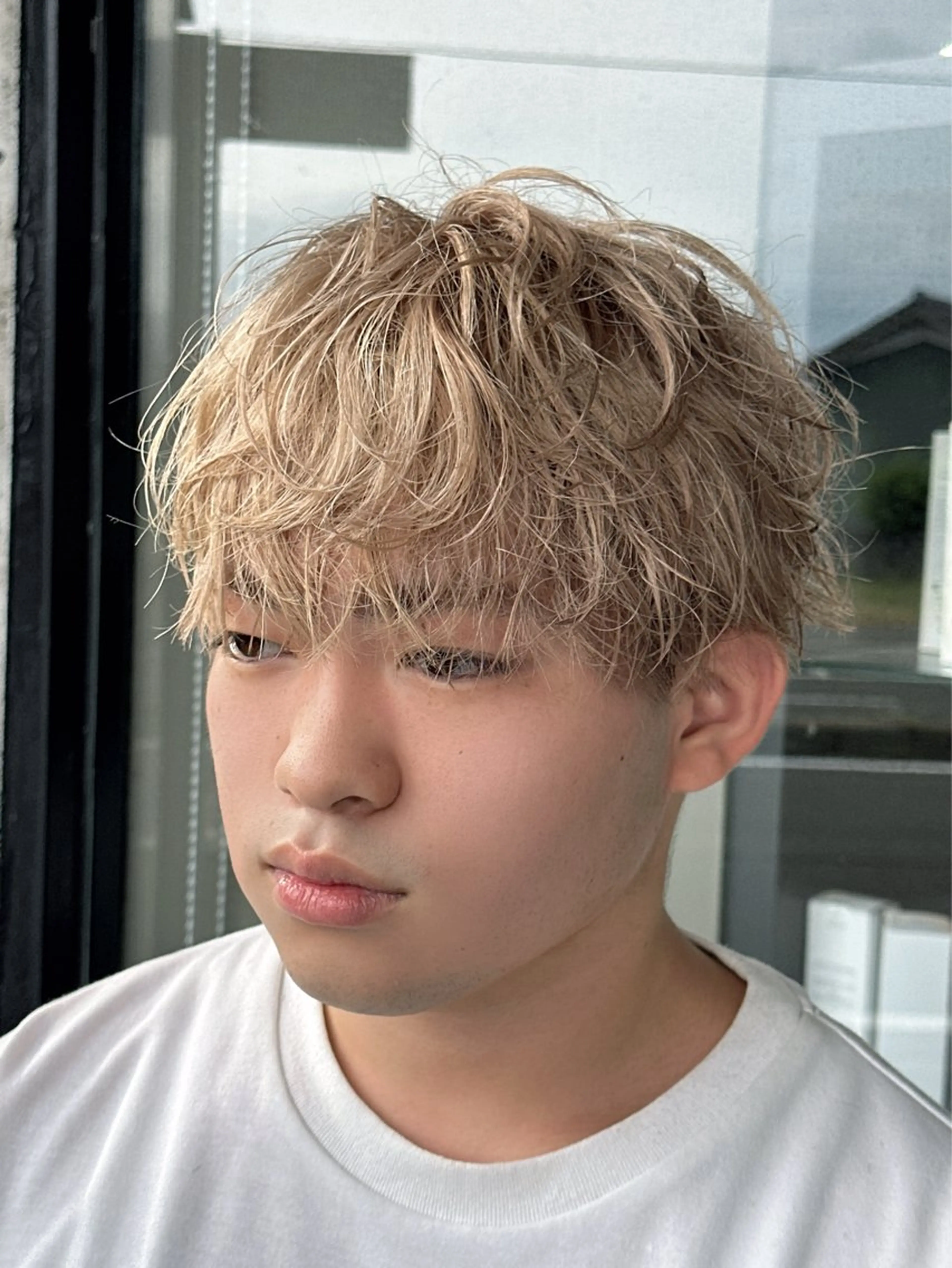 カラー メンズ ベージュカラー ダブルカラー arika オケシ　リョウダイのヘアスタイル