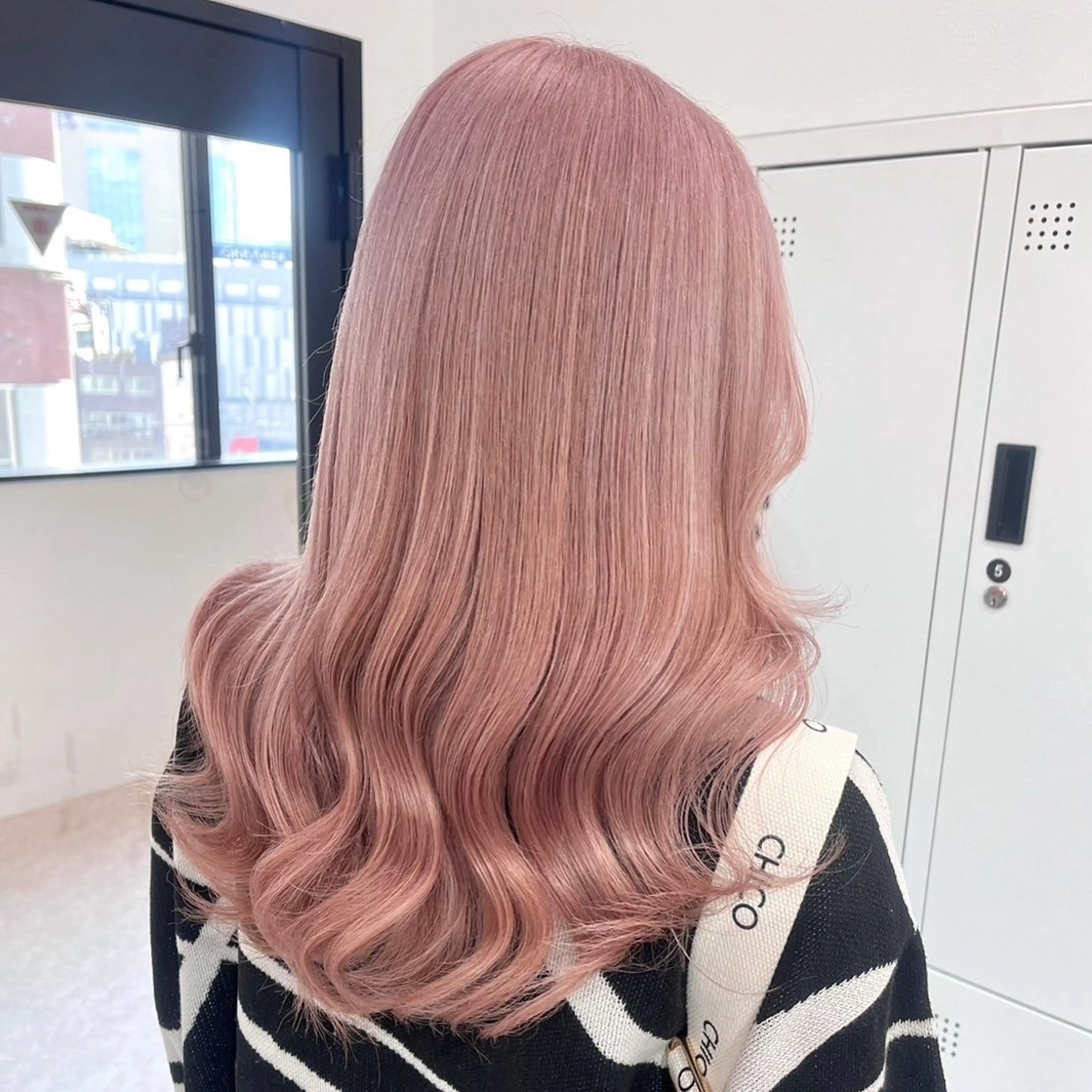 セミロング カラー 透明感/ 艶ハイトーン/梨桜のヘアスタイル