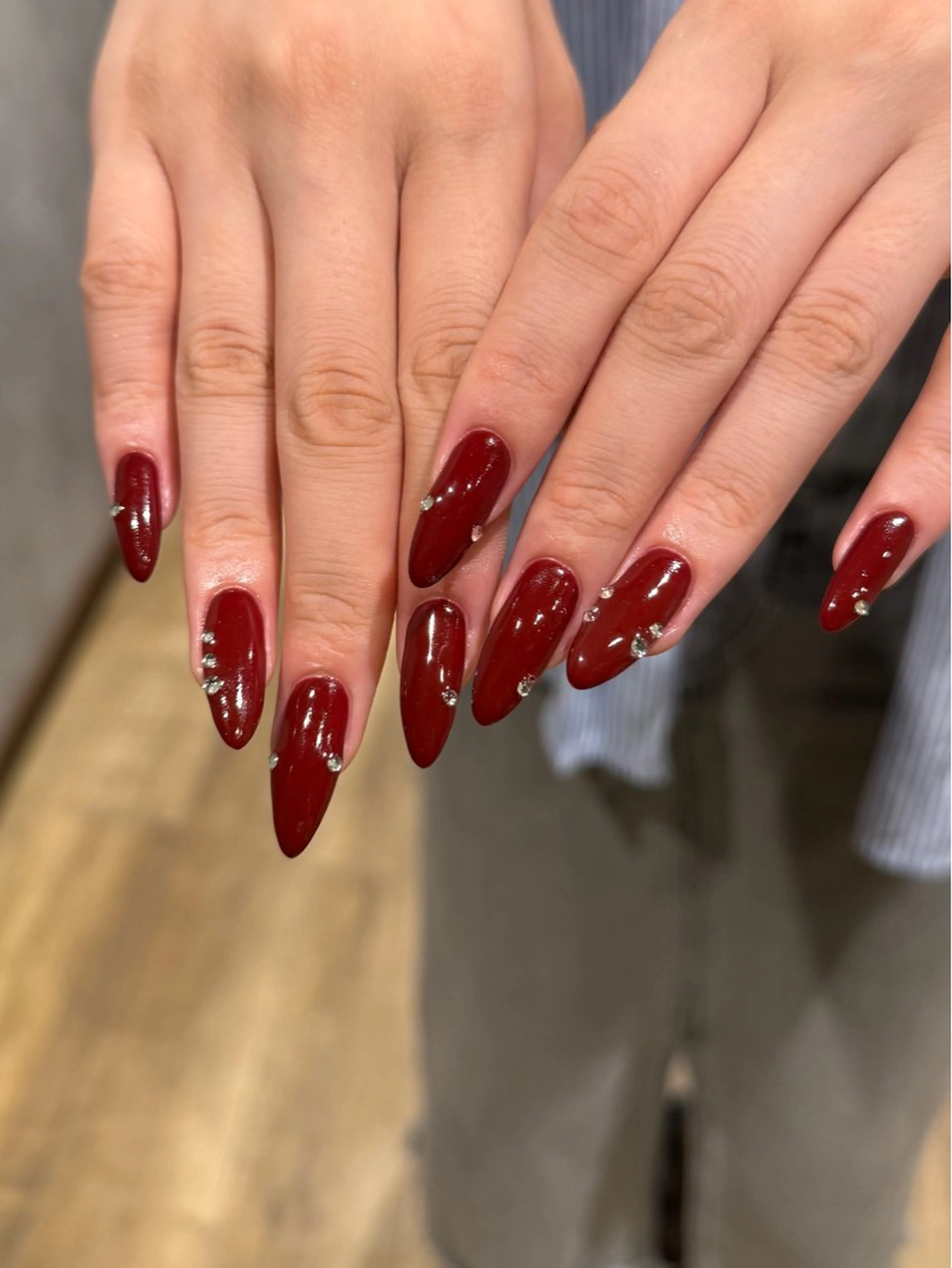 ネイル ボルドー シルバー ストーンネイル ARCANA nailsalonのネイルデザイン