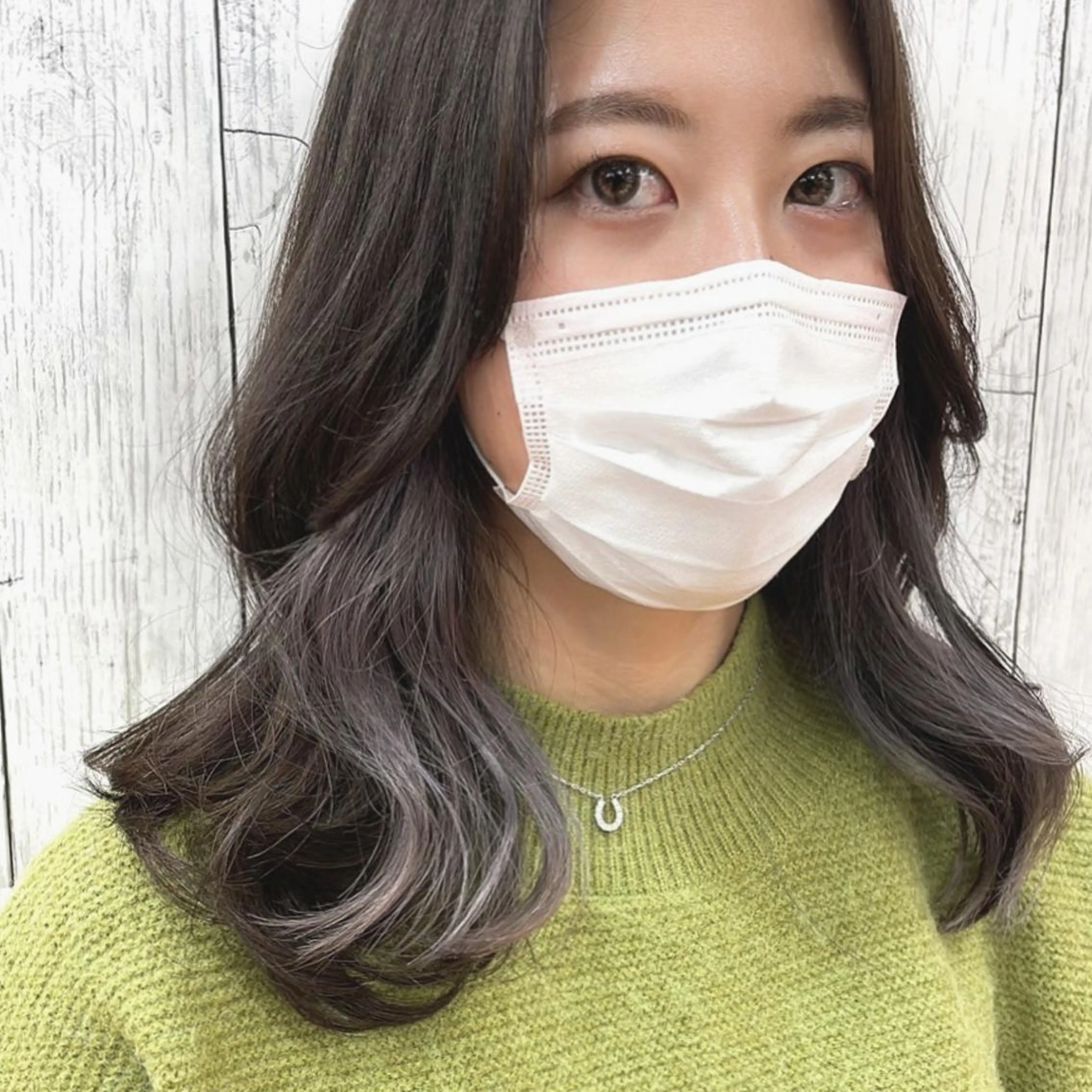 ミディアム カラー ブリーチ イヤリングカラー ヘアカラー ayaka 大宮のヘアスタイル