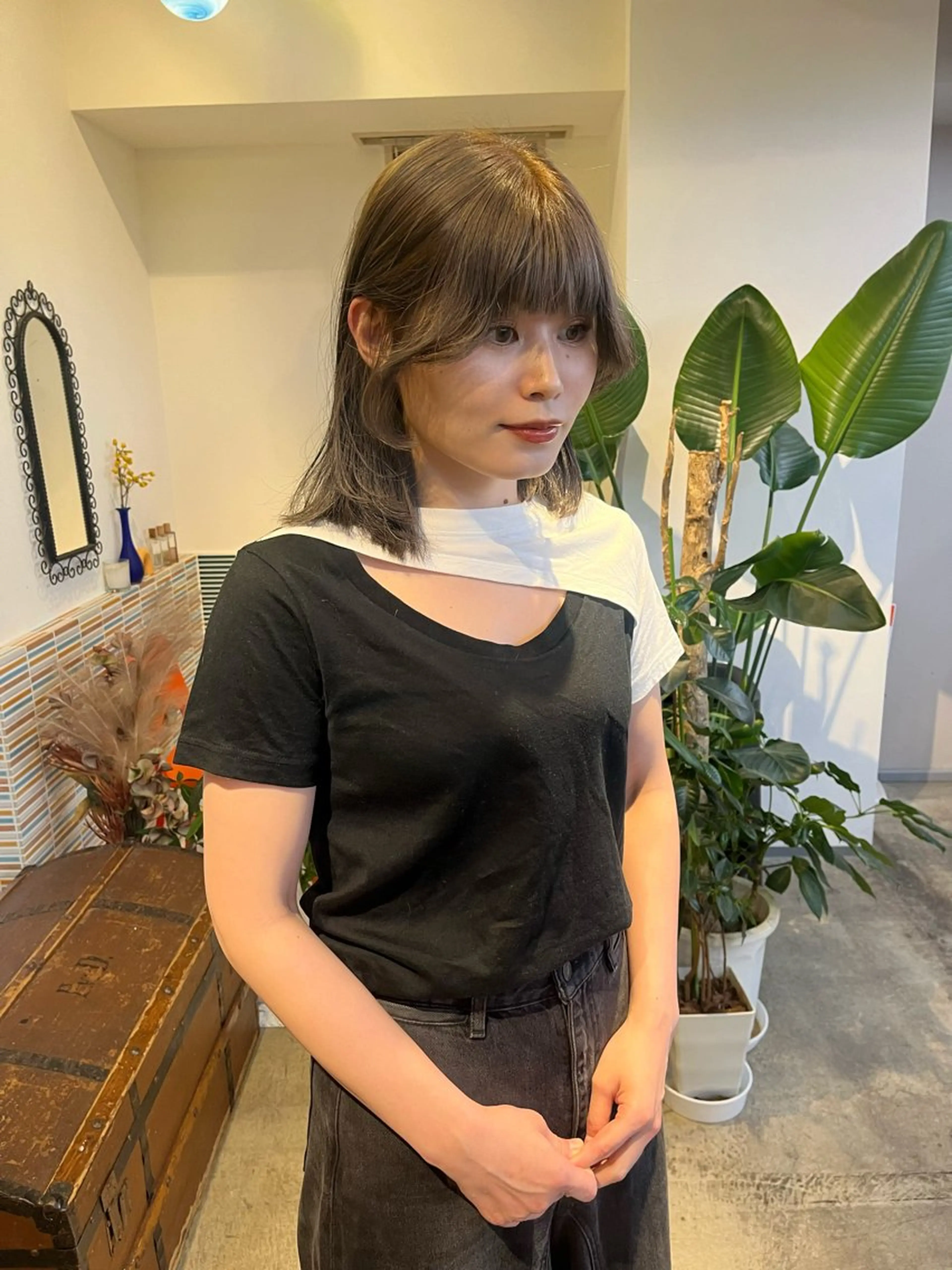 ミディアム カラー ブリーチ 透明感カラー オリーブグレー カット ヘアカラー トリートメント 🩷ハイトーン透明感 レイヤー🩷ユリカのヘアスタイル