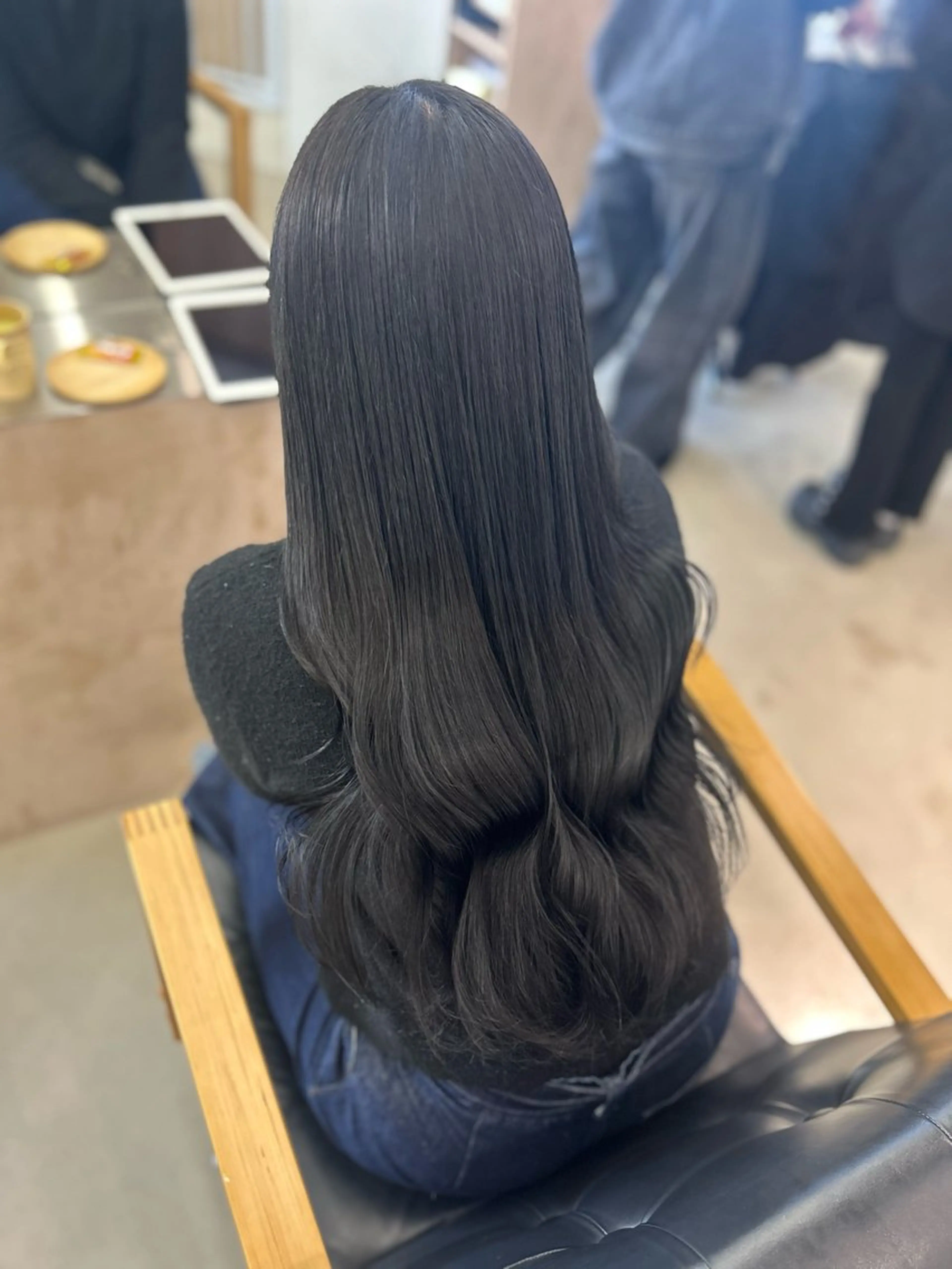 ロング カラー ロングレイヤー ダークグレー 髪質改善 レイヤーカット ロング noa  🦋 ブリーチ/暖色のヘアスタイル