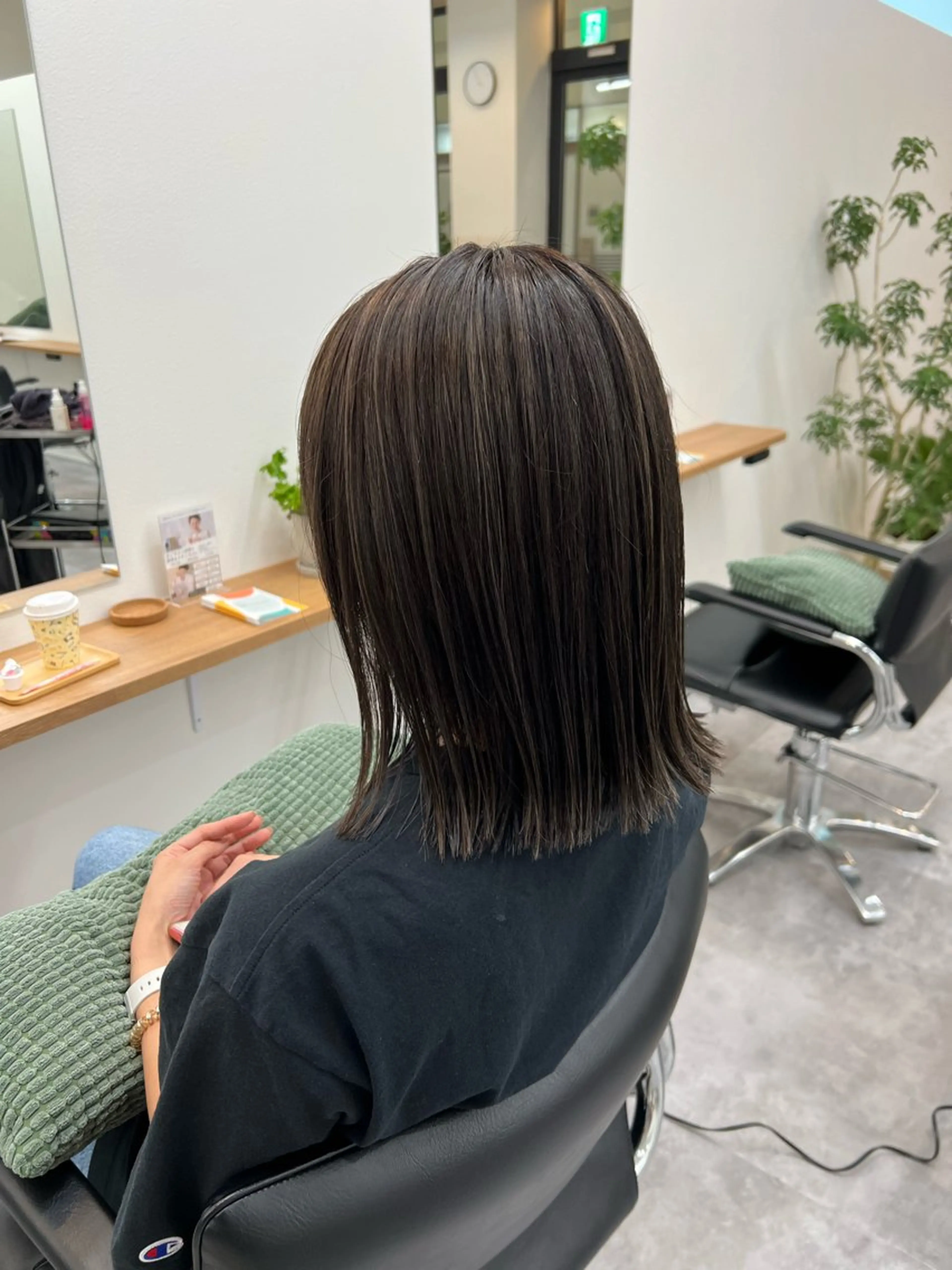 ミディアム カラー 切りっぱなしボブ ハイライトカラー ボブ ハイライト ✨NOMAD印西✨ 黒川勇輝のヘアスタイル