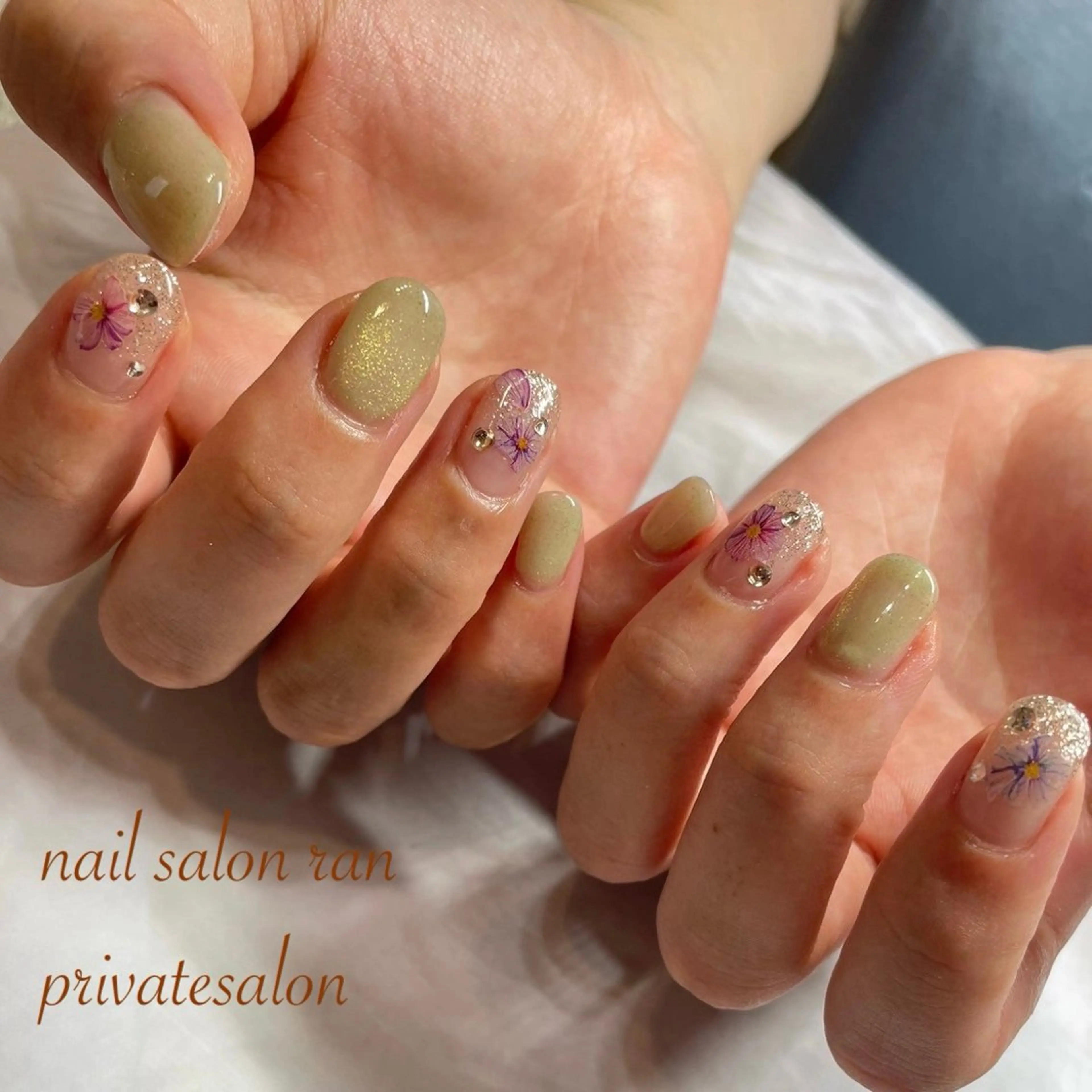 ネイル グリーン キラキラネイル マグネットネイル nailsalon ranのネイルデザイン