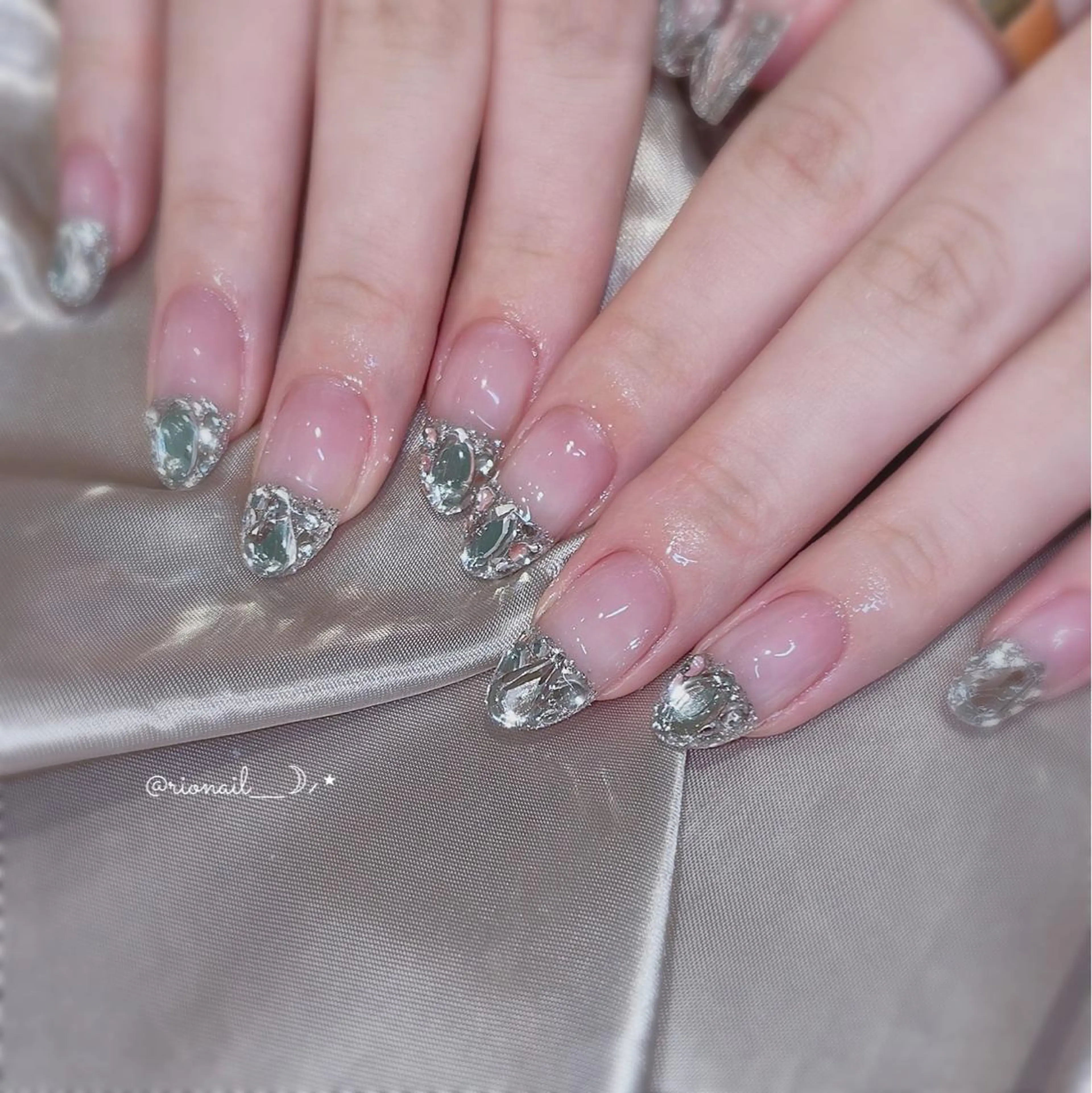 ネイル フレンチネイル 韓国ネイル ワンホンネイル 𝘙𝘪𝘰𝘯𝘢 ...🕯🤍のネイルデザイン