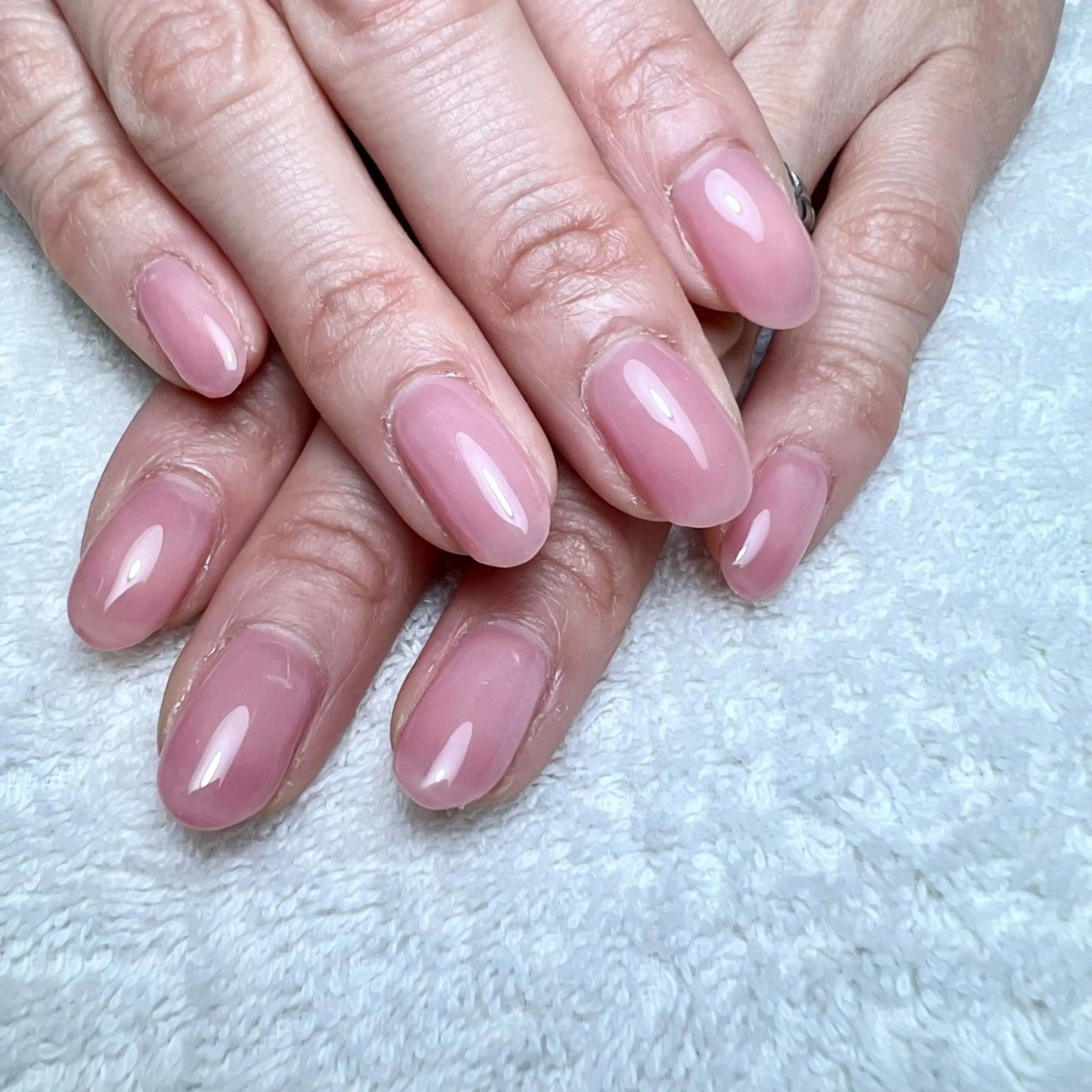 ネイル ジェルネイル ワンカラーネイル ピンク ハンドネイル COCO+所属・COCO +のエステ・リラクイメージ