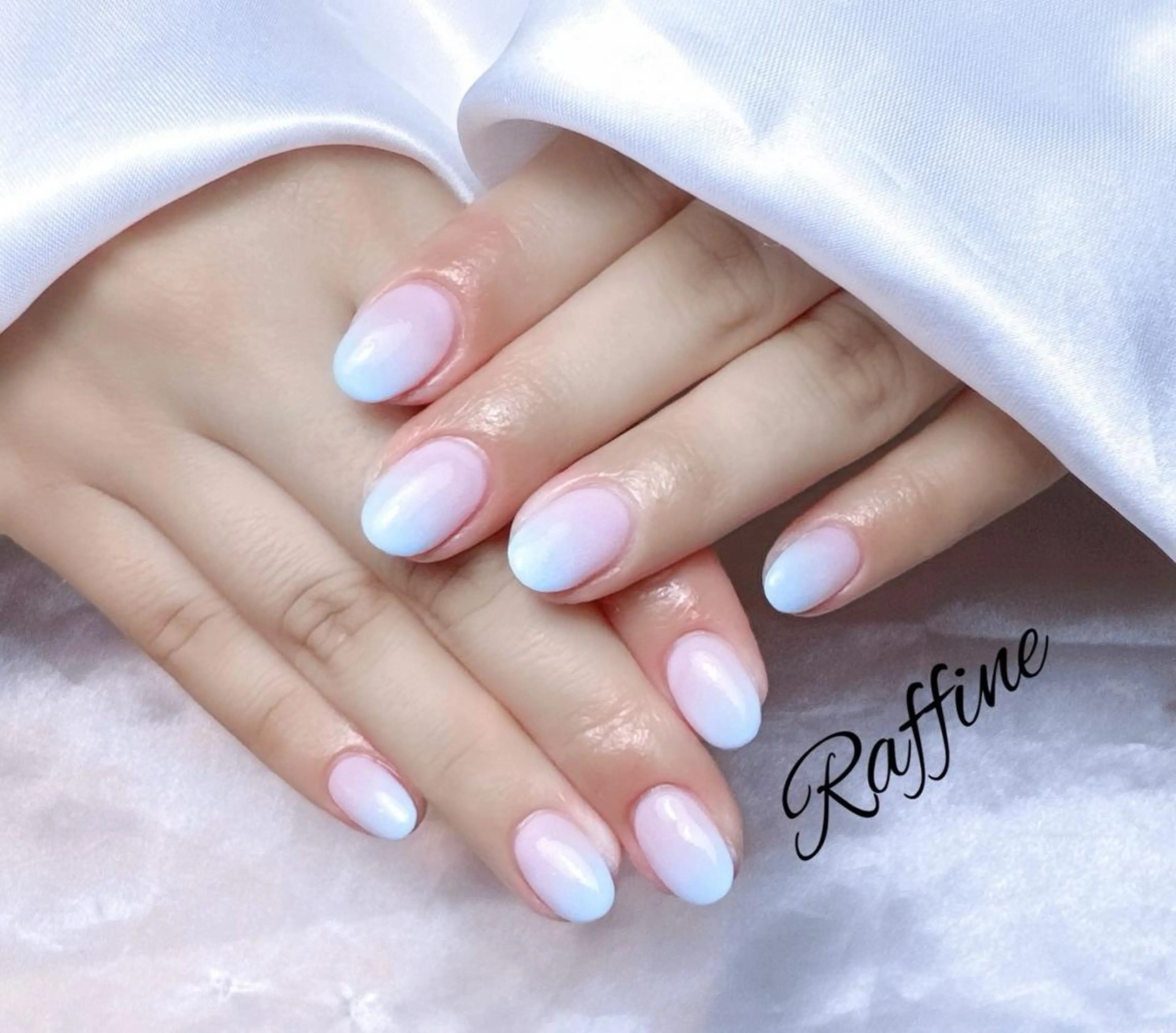 ネイル ハンドネイル RAFFINE 月🦋🩵のネイルデザイン