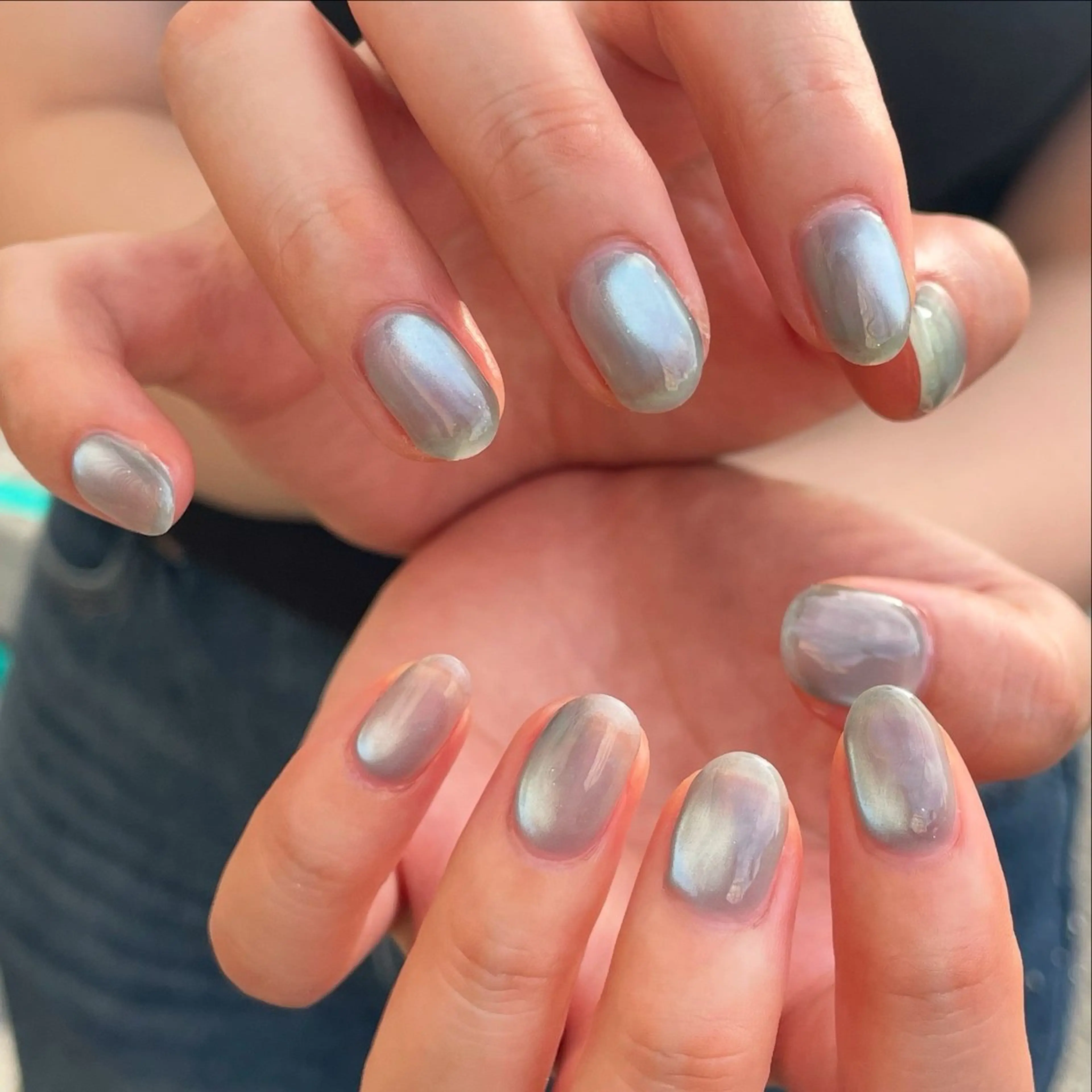 ネイル 水色 マグネットネイル オフィスネイル ワンカラーネイル シルバー ハンドネイル ハンドケア 🎀NAIL🎀 AI🪄︎︎◝✩のネイルデザイン