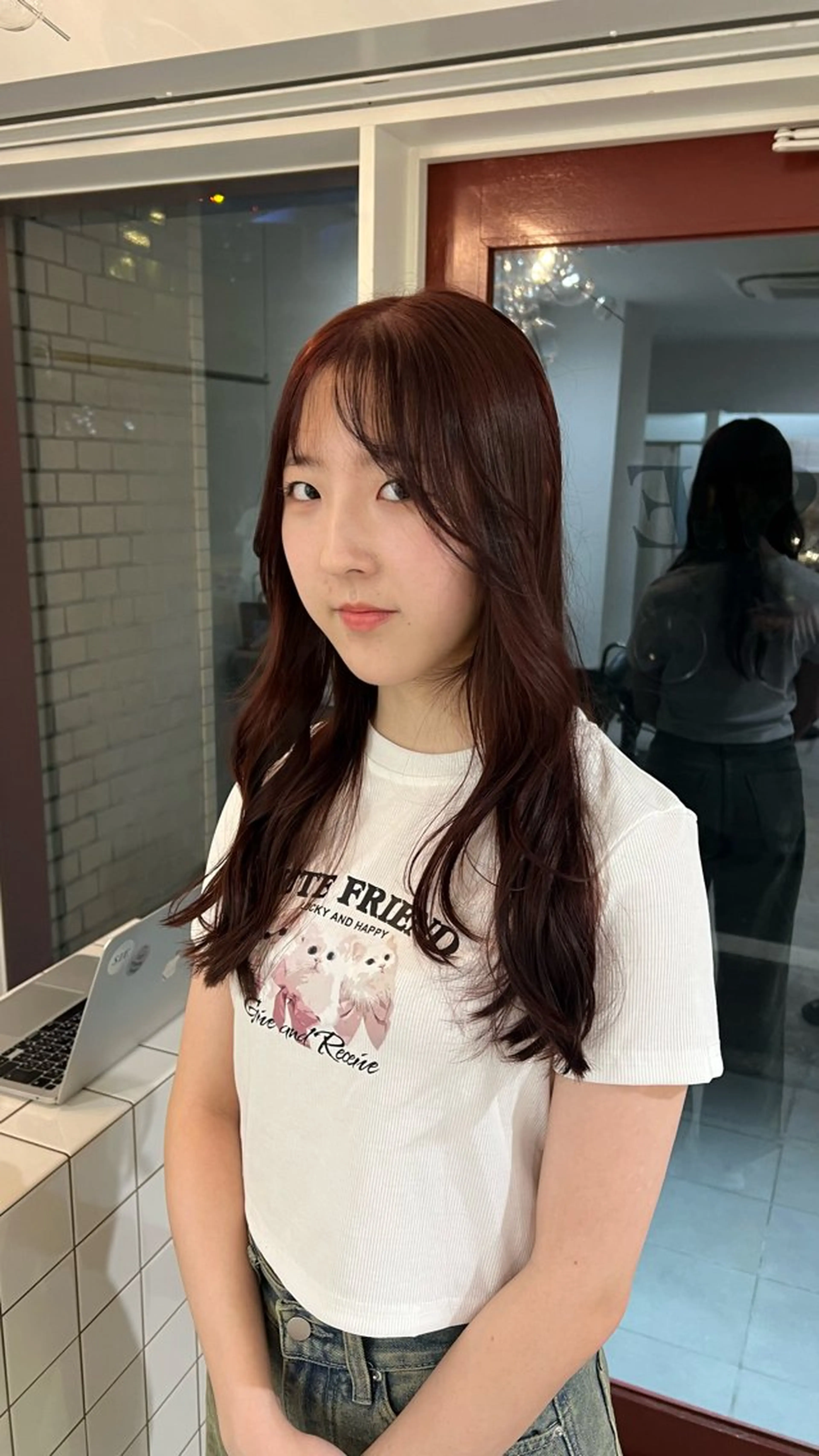 セミロング 室屋 鈴音のヘアスタイル