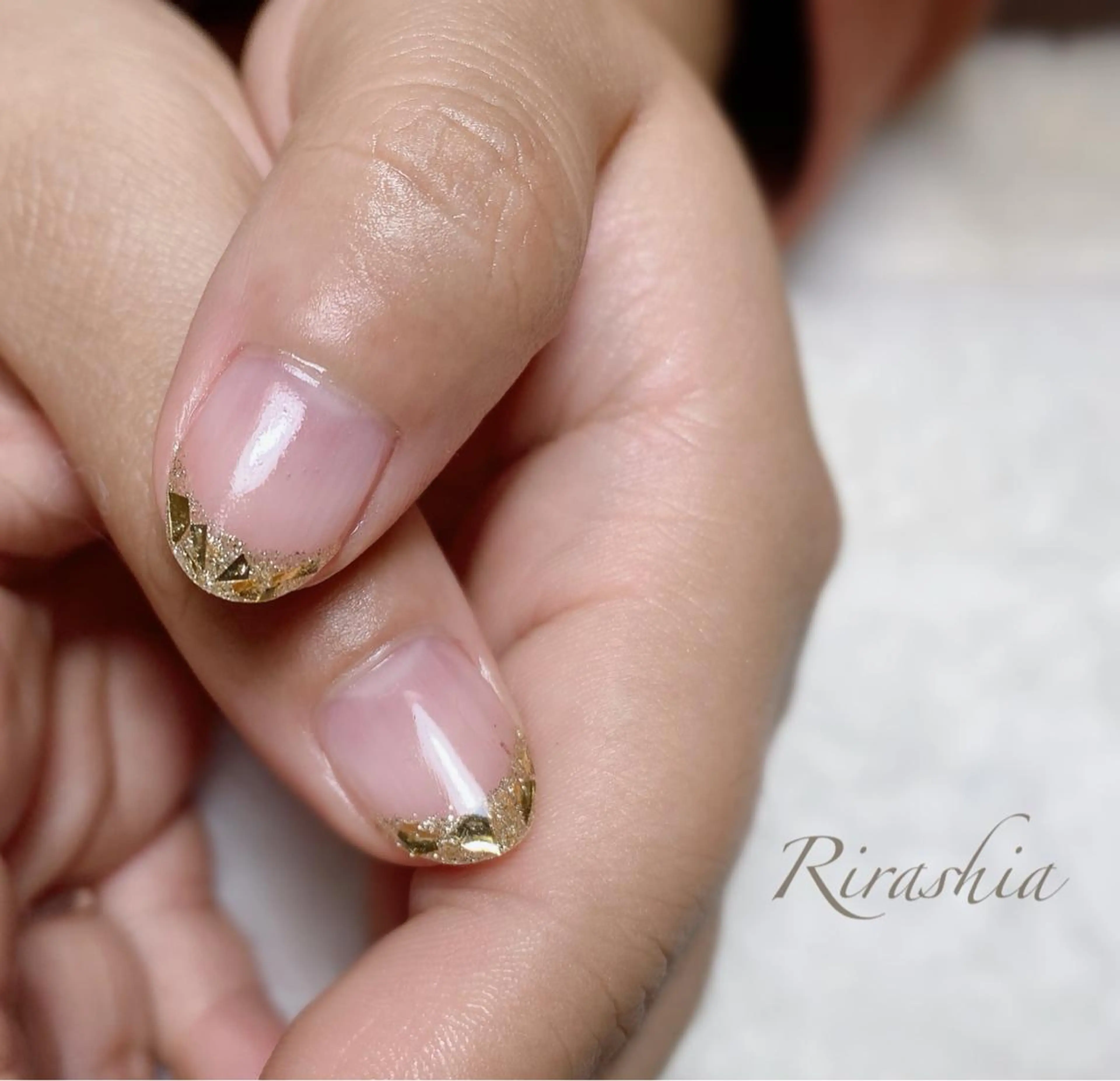 ネイル フレンチネイル ガラスフレンチ ゴールド うる艶♡透明感ネイル Rirashiaのネイルデザイン
