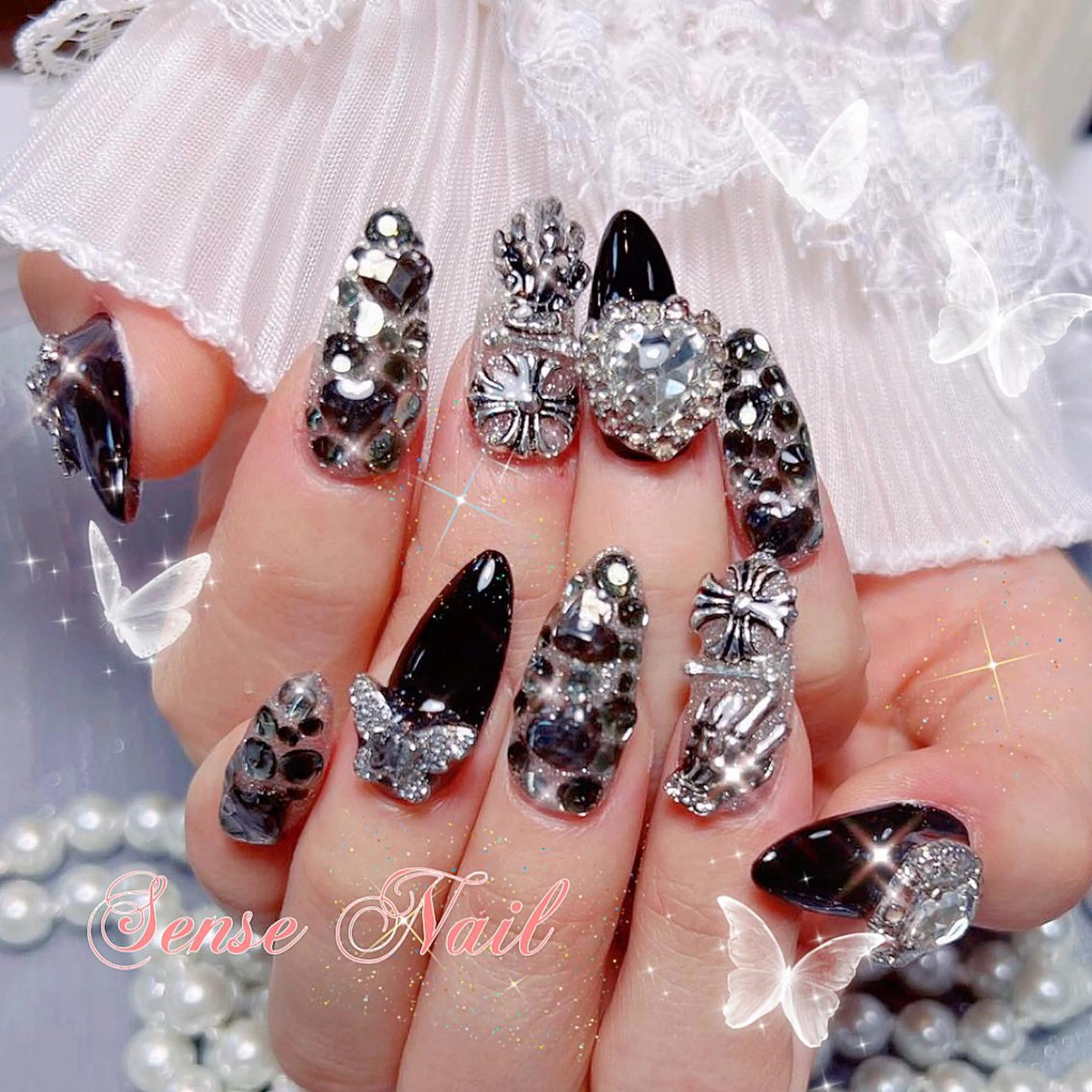 ネイル Queenie 🦋のネイルデザイン