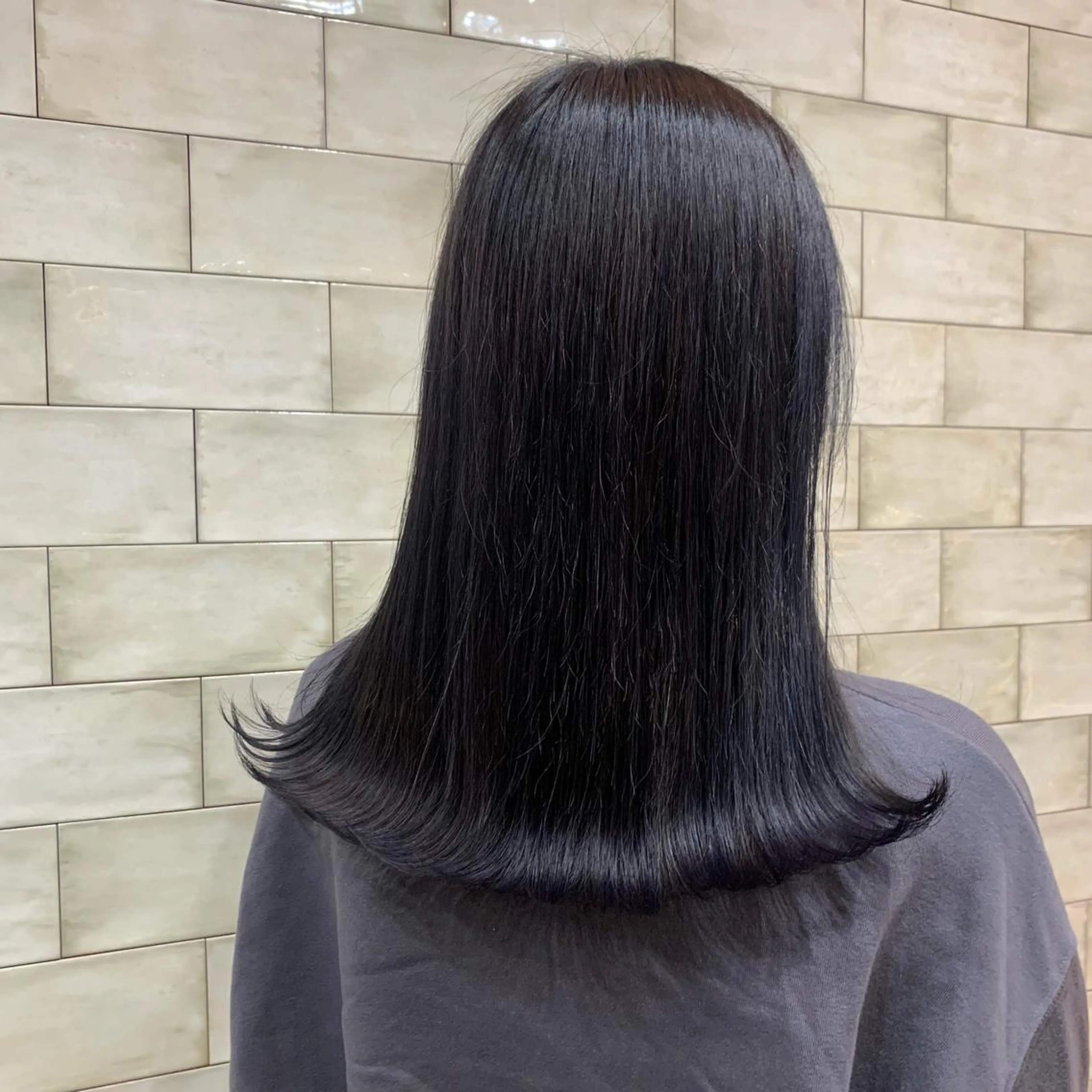 カラー 黒髪 ブルーカラー ブルーブラック Hair Resort Noble(ヘアリゾートノーブル)所属・オオヤ カナのヘアスタイル