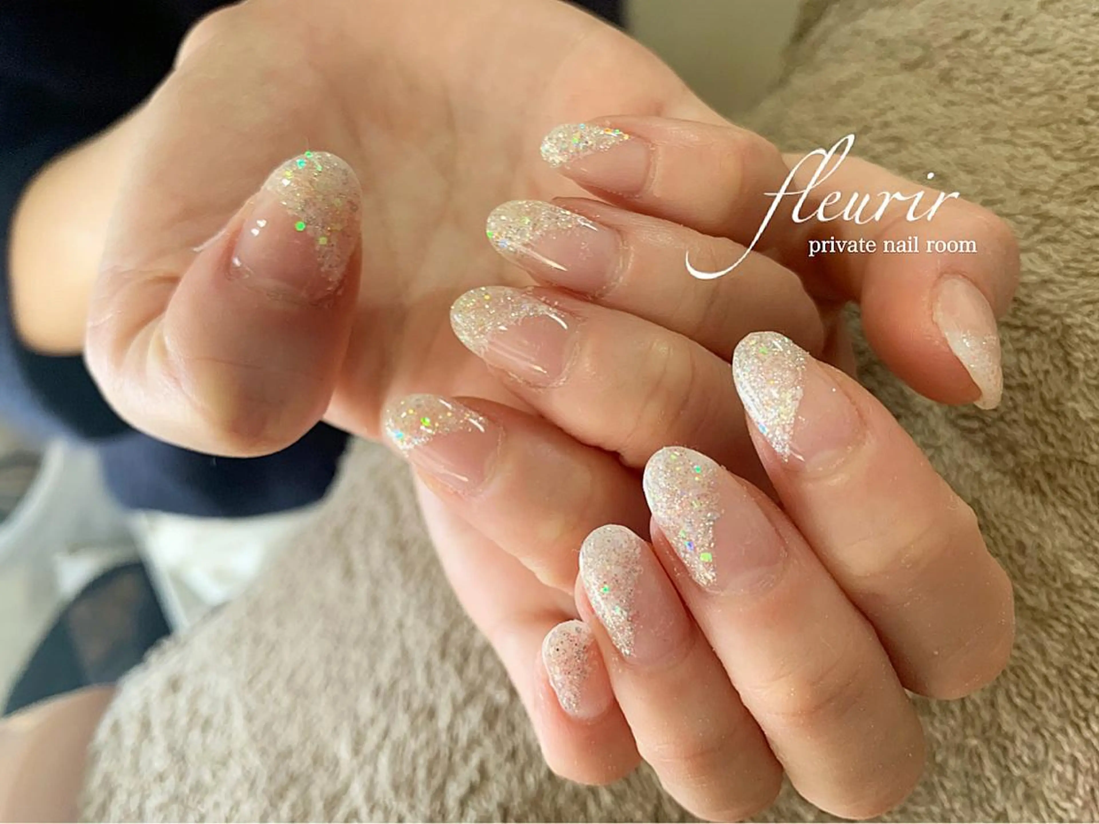 ネイル オーロラネイル 長さ出し フレンチネイル ラメ(グリッター) 斜めフレンチ フルリール 【プライベートサロンのネイルデザイン