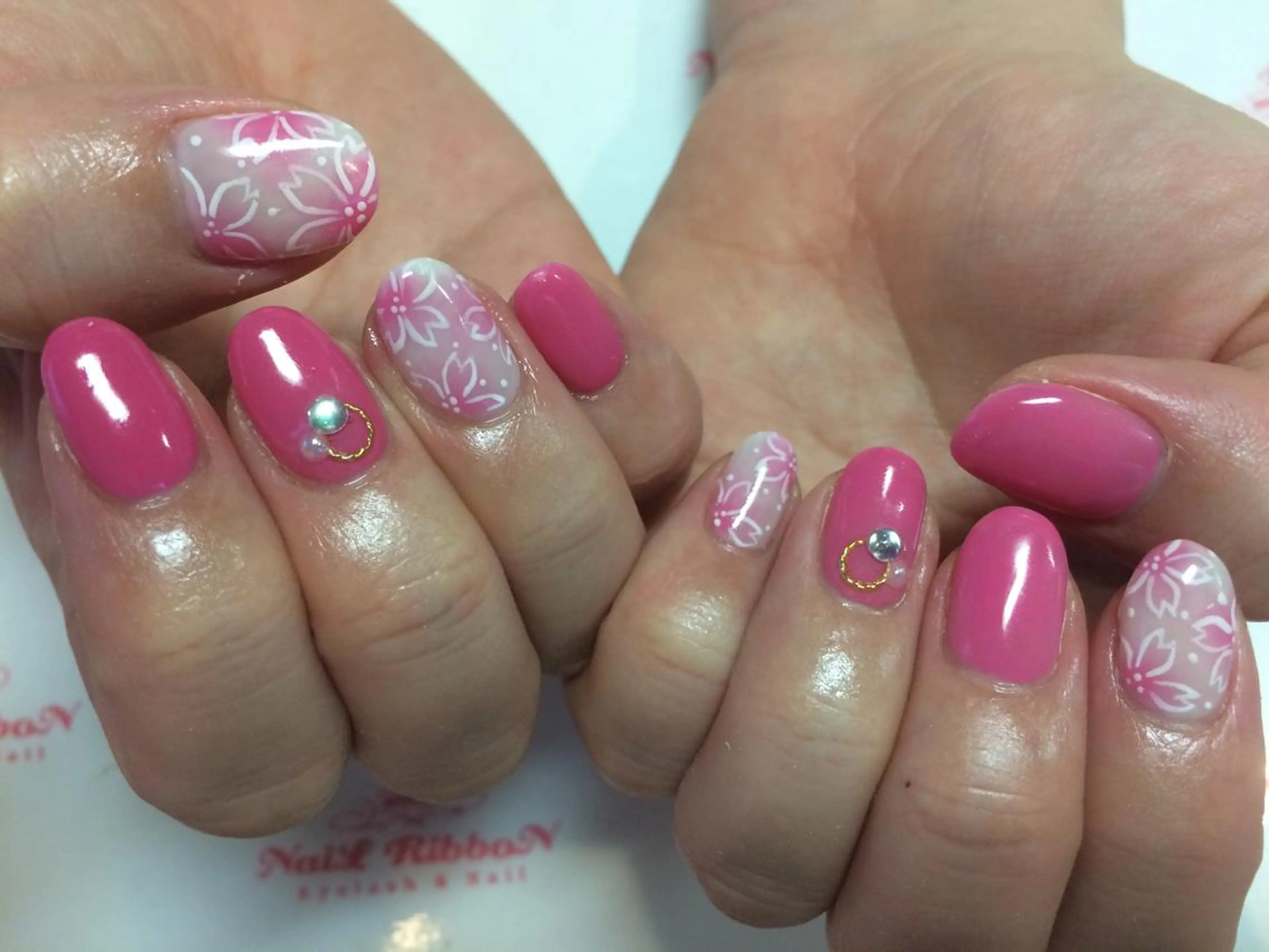 ネイル ネイルリボン 受付スタッフのネイルデザイン