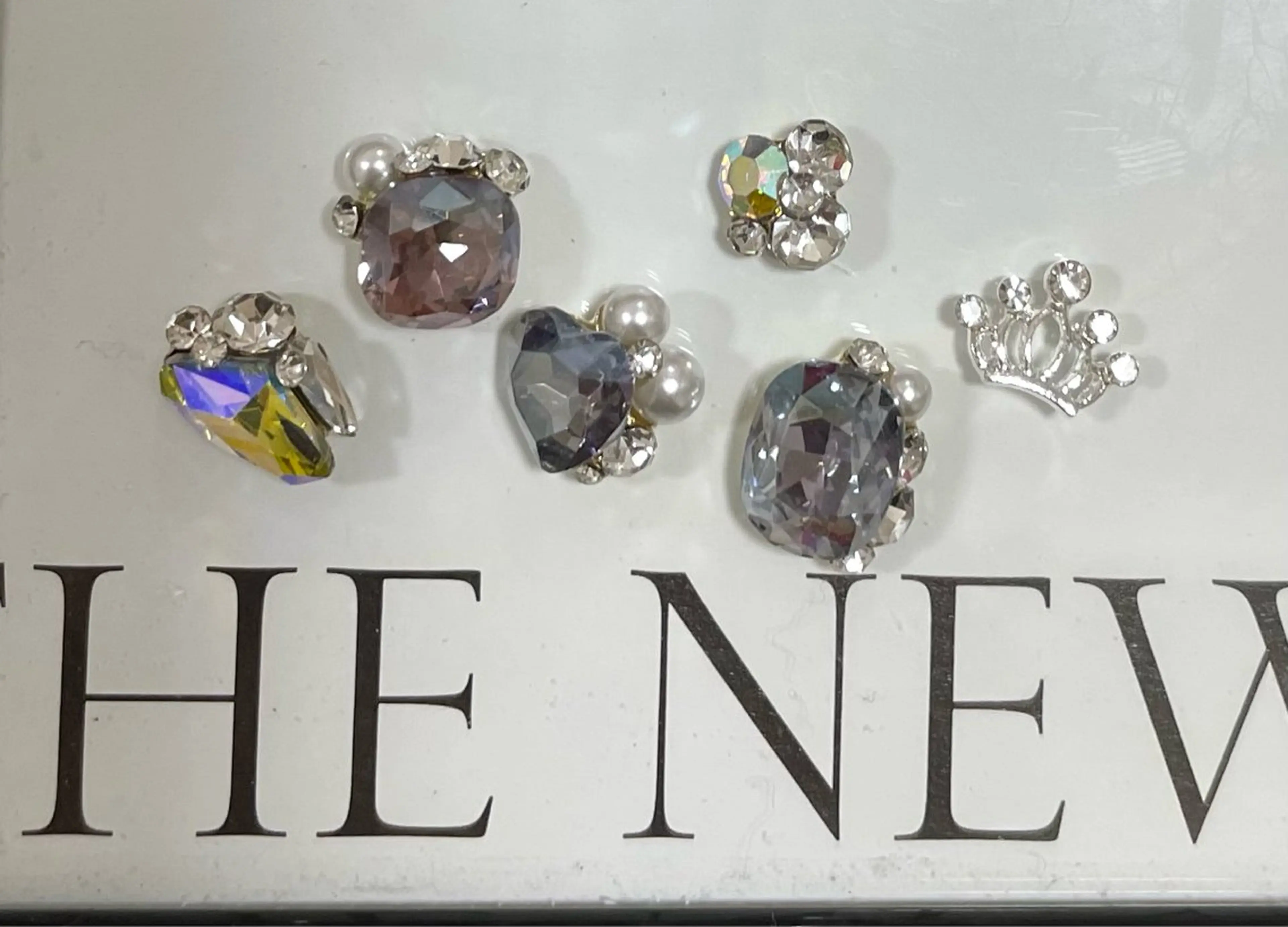 ネイル ストーンネイル ♡Bivi♡自爪に 優しいネイルサロンのネイルデザイン