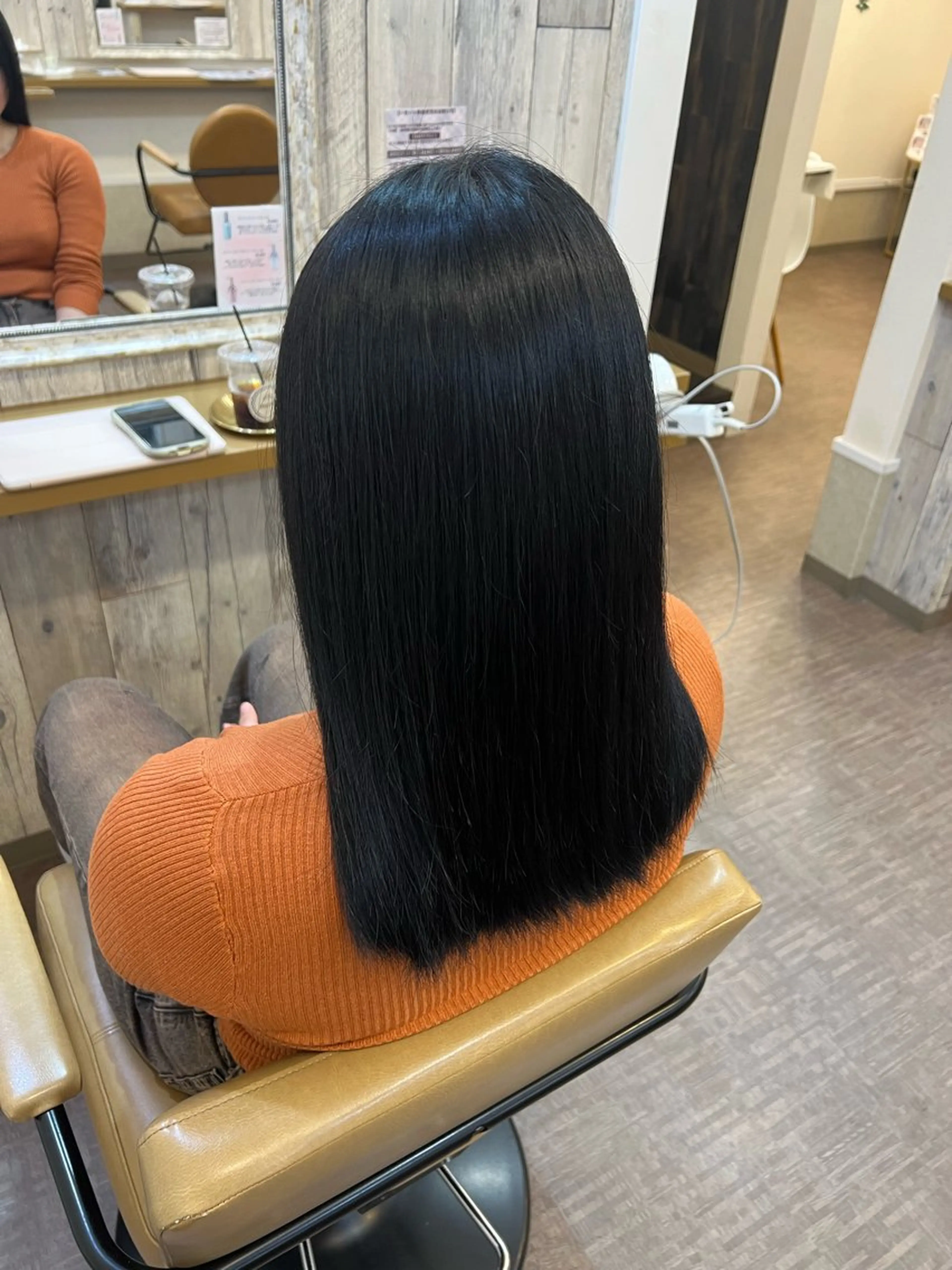 セミロング ヘアカラー 本間 絵理奈‎のヘアスタイル