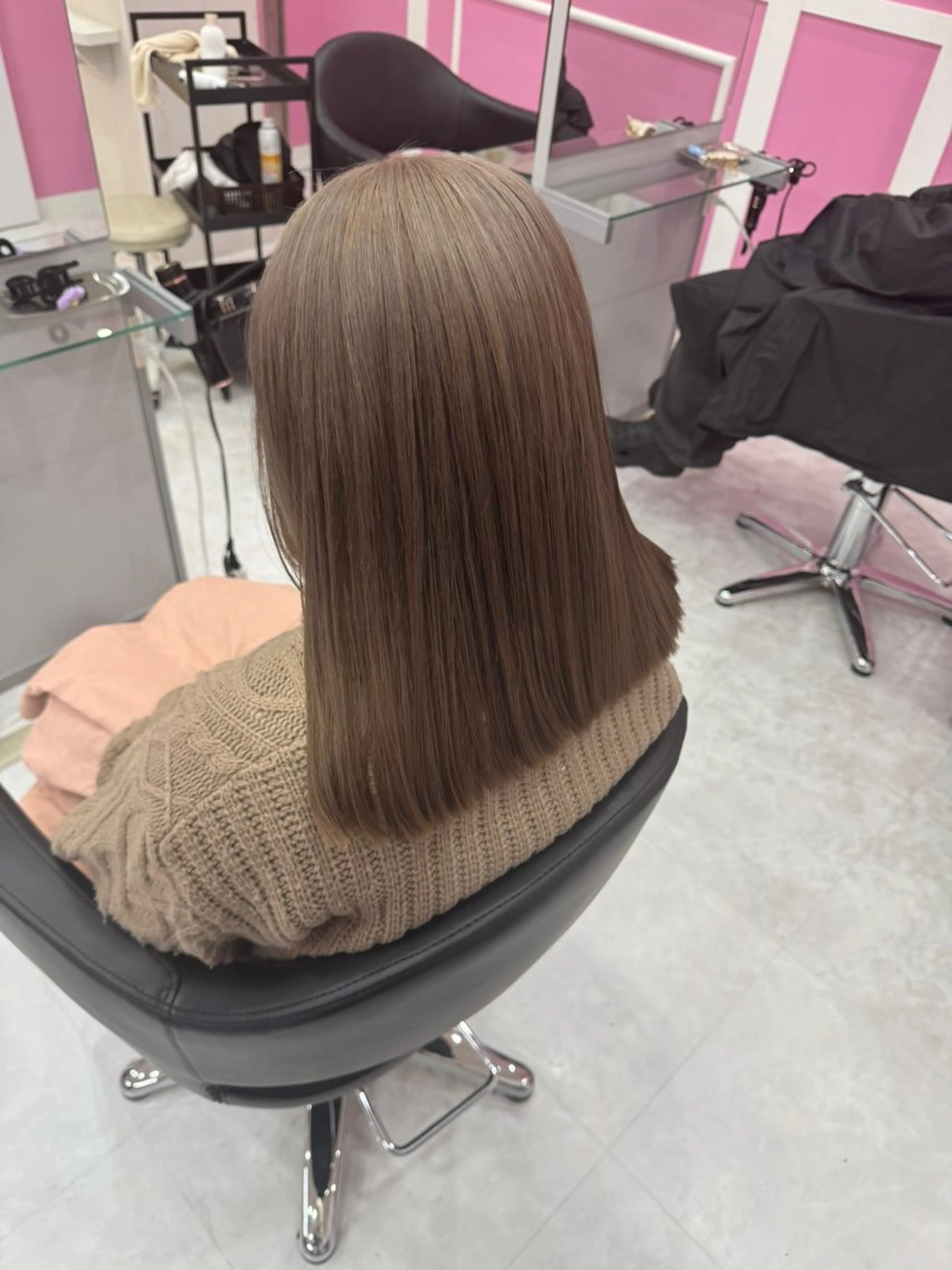 ミディアム 𝐘𝐮𝐤𝐢 ベージュ系カラーのヘアスタイル