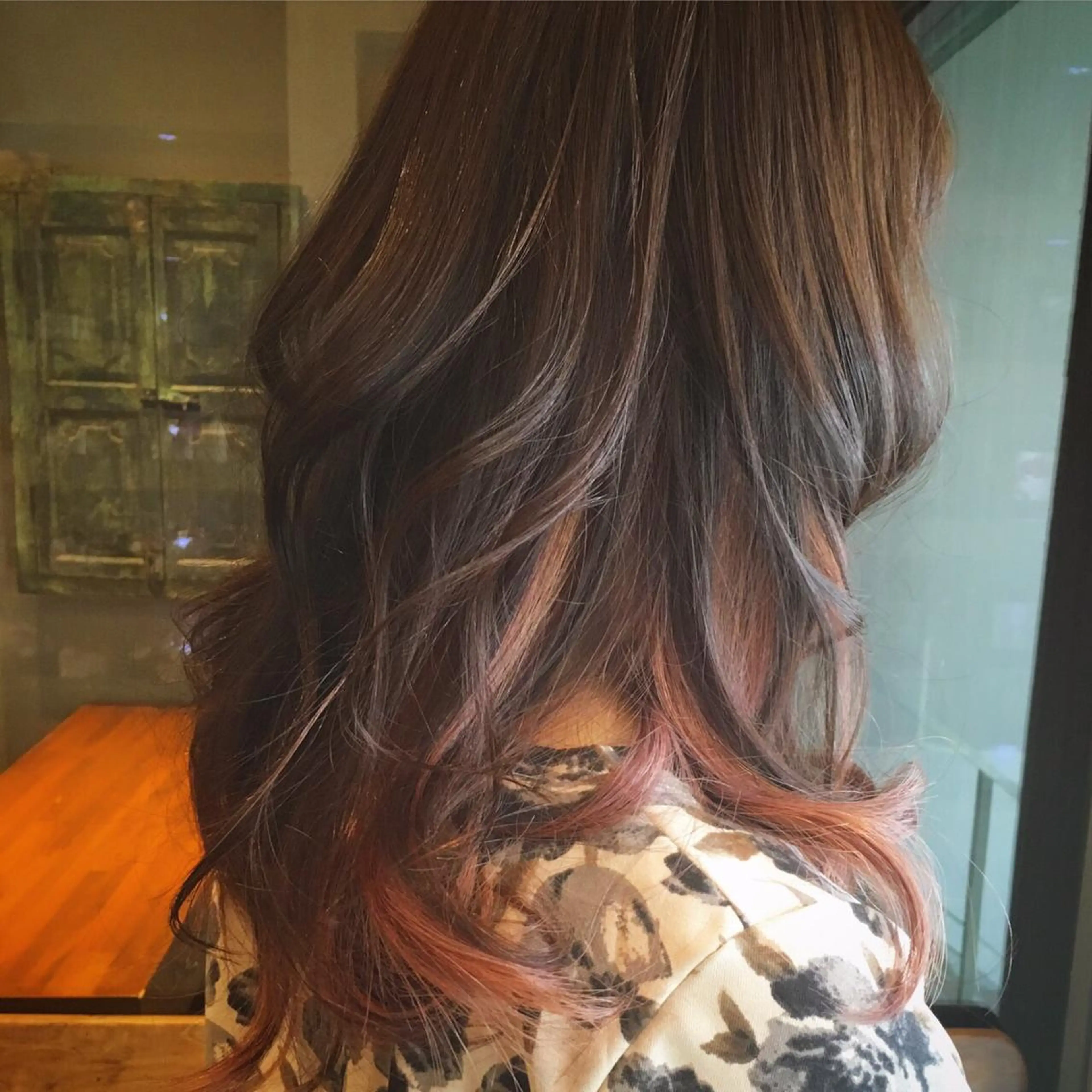 ミディアム セミロング カラー パーマ ヘアアレンジ 鈴木 拓海のヘアスタイル