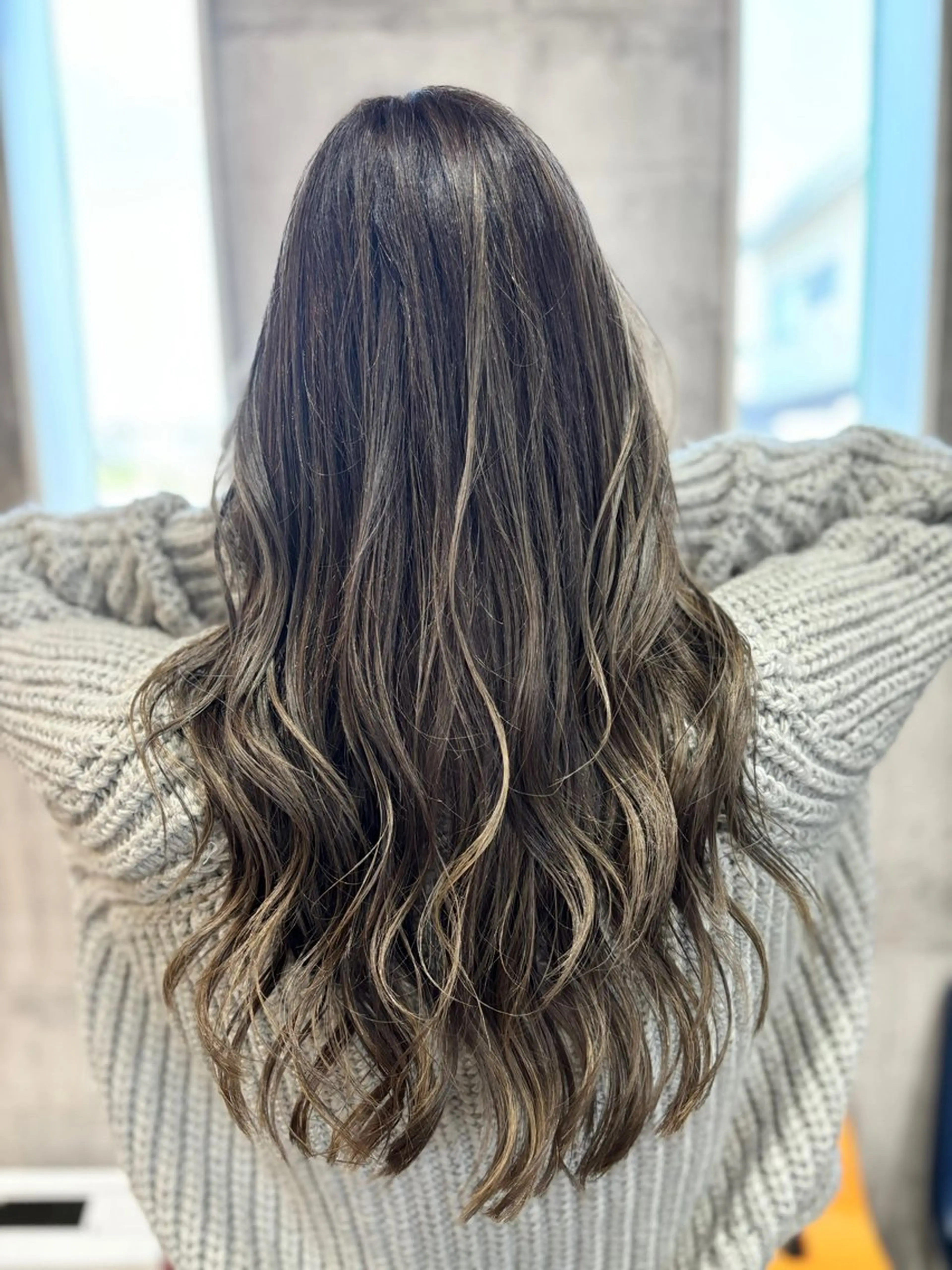 ロング ハイライト レイヤーカット カット ヘアカラー Welila by haku所属・Yuuki ウェリラバイハクのヘアスタイル