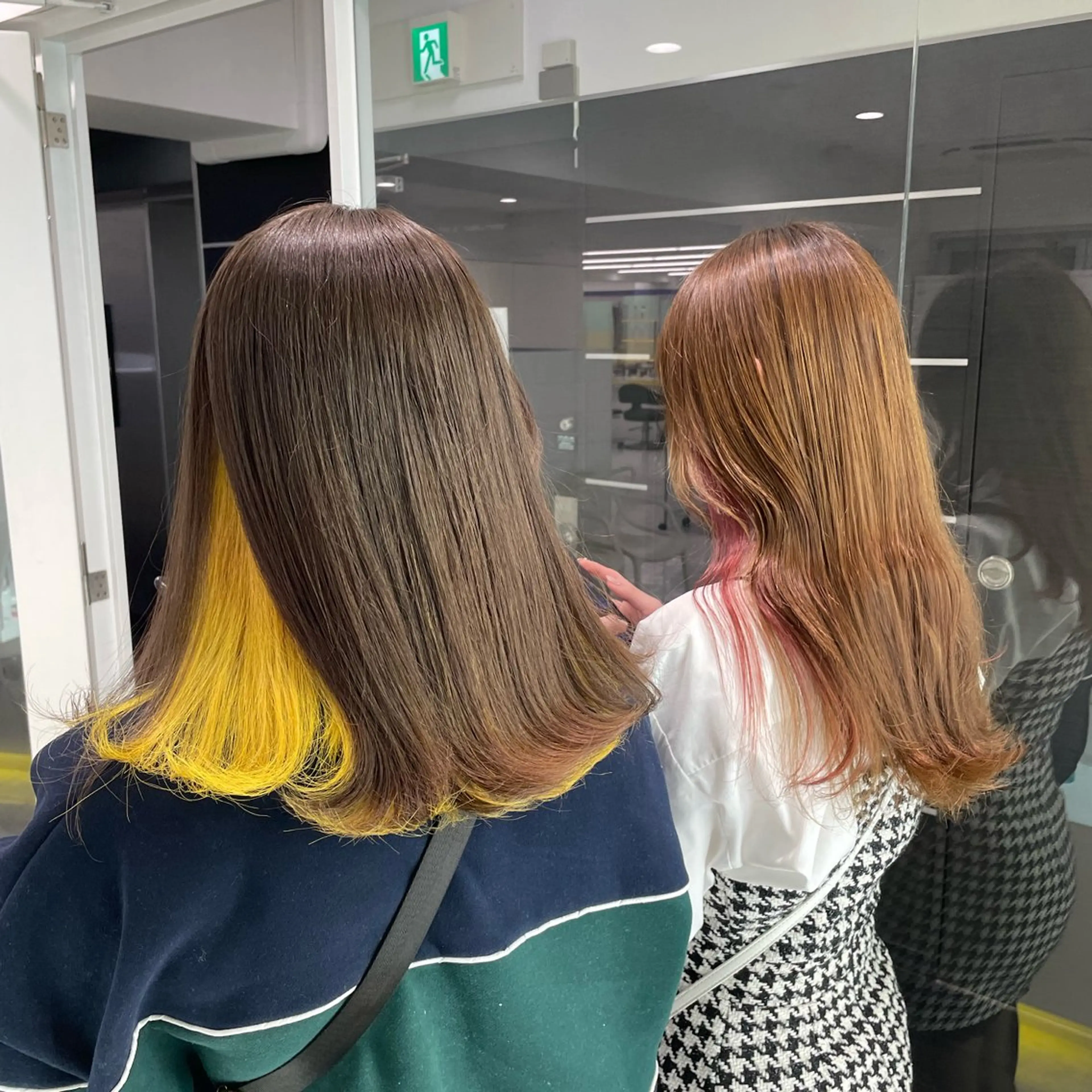 セミロング カラー ヘアアレンジ ブリーチ レイヤーカット ヘアカラー パーマ トリートメント ヘッドスパ ヘアセット 顔まわりカット の達人のヘアスタイル
