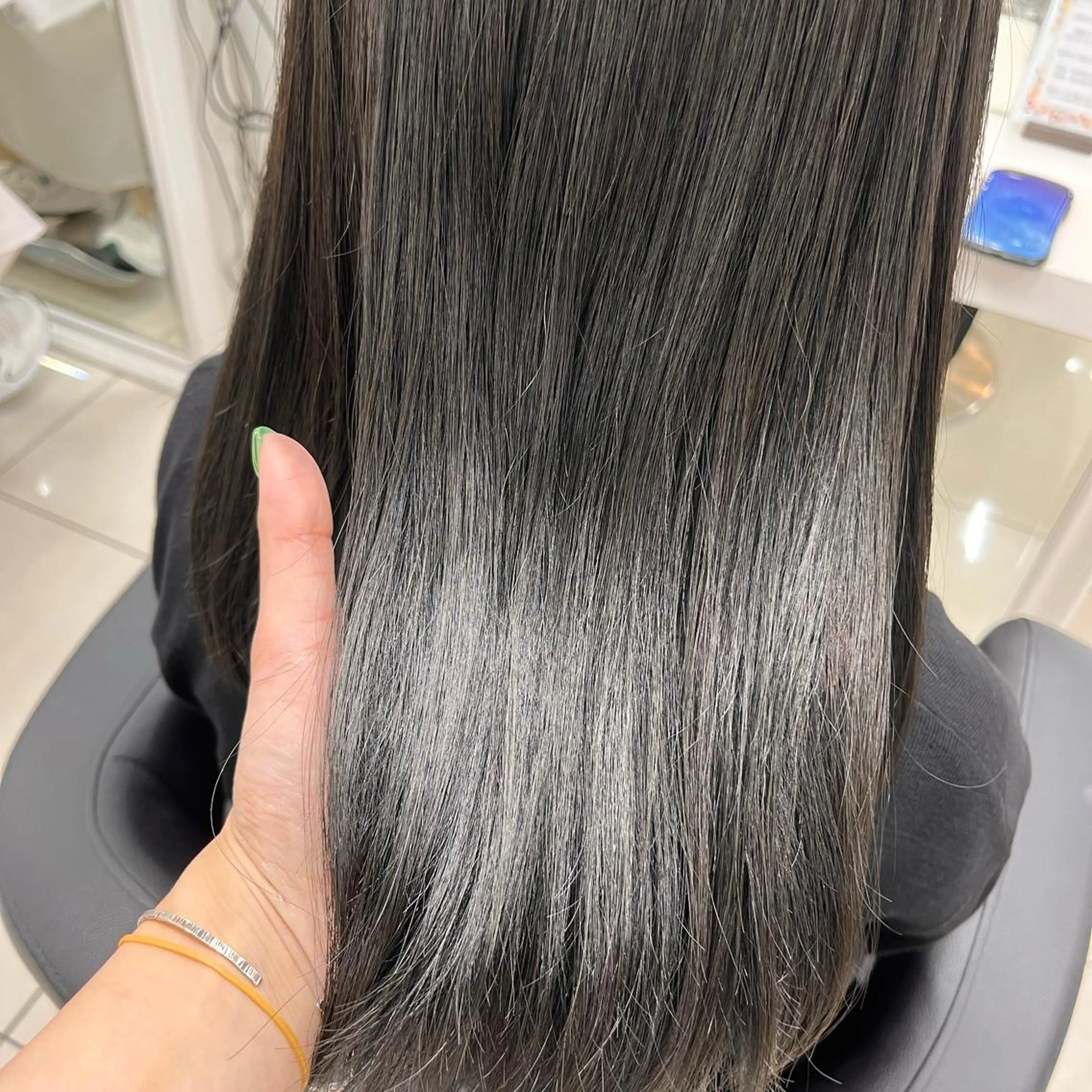 セミロング カラー ブリーチ ブルーカラー ブルーグレー ブルーグレージュ ブラウンカラー カット ヘアカラー トリートメント メンズヘア専門🦊 RYOKAのヘアスタイル