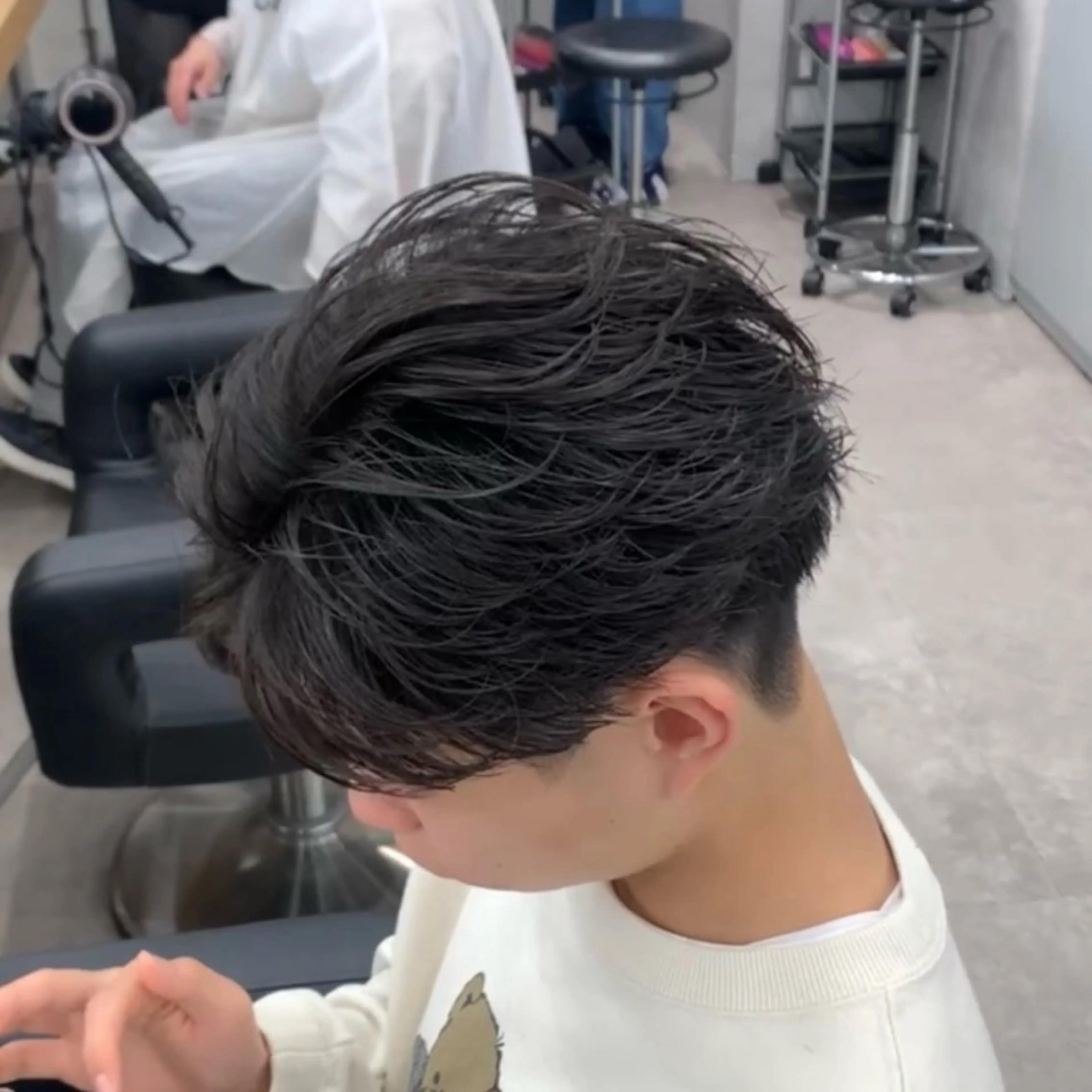 ミディアム パーマ ヘアアレンジ メンズ ミディアムパーマ フェザーパーマ メンズパーマ ニュアンスパーマ カット パーマ 💥社会人パーマ 小林 海斗💥のヘアスタイル