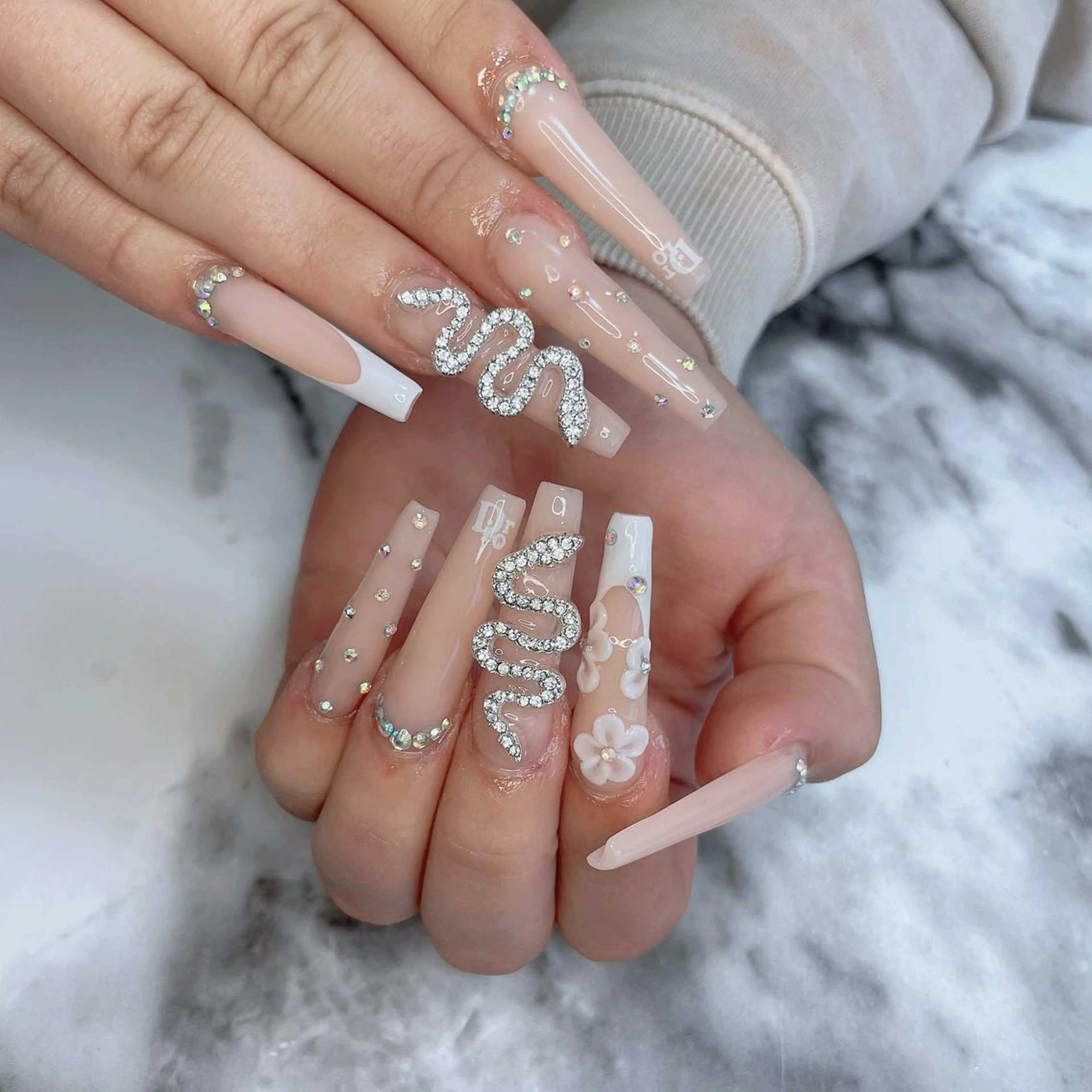 ネイル ロングネイル ハンドネイル salon de belnetta所属・kayo 💅のネイルデザイン