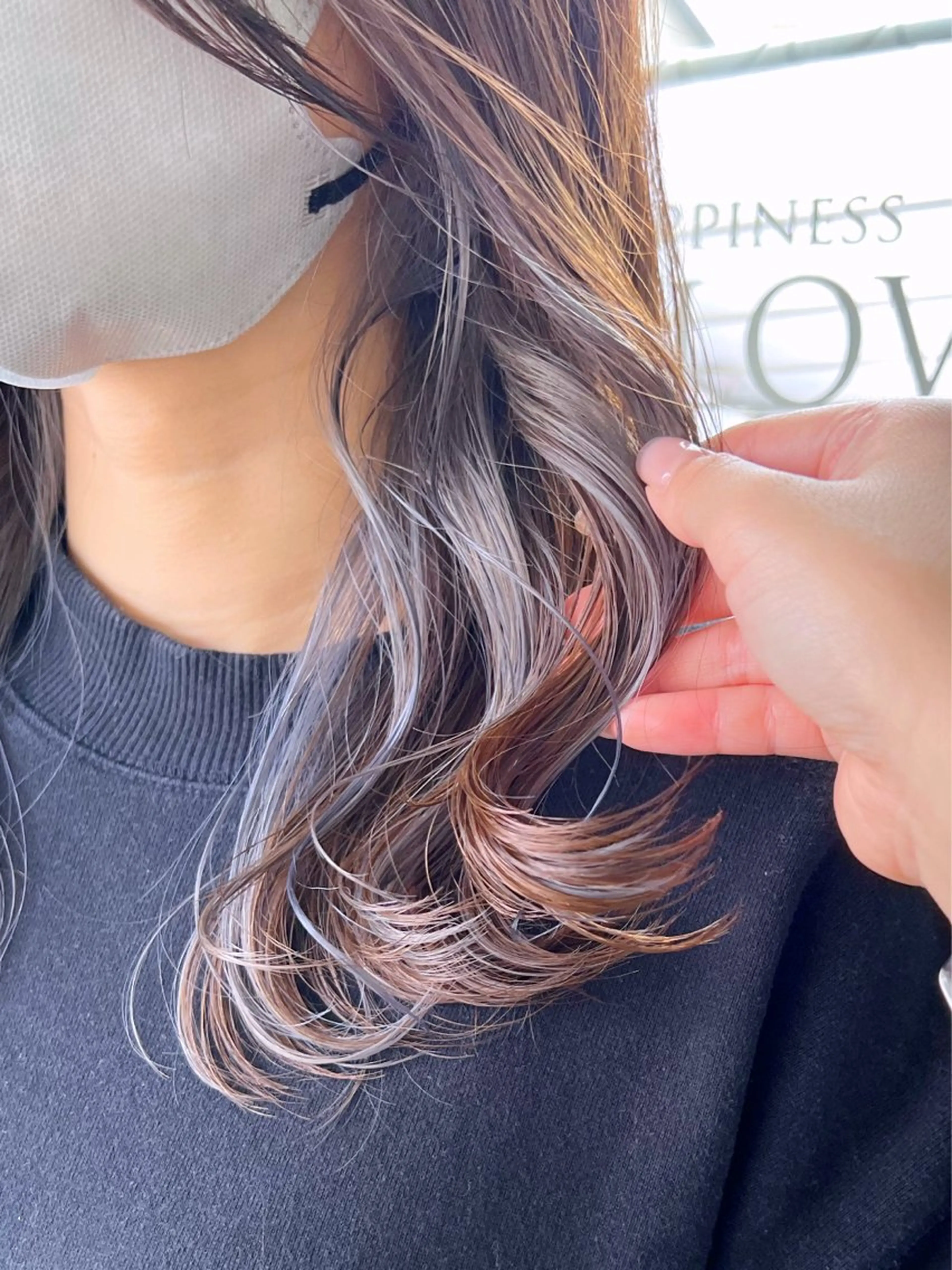セミロング カラー インナーカラー カット ヘアカラー トリートメント 進 詩織のヘアスタイル