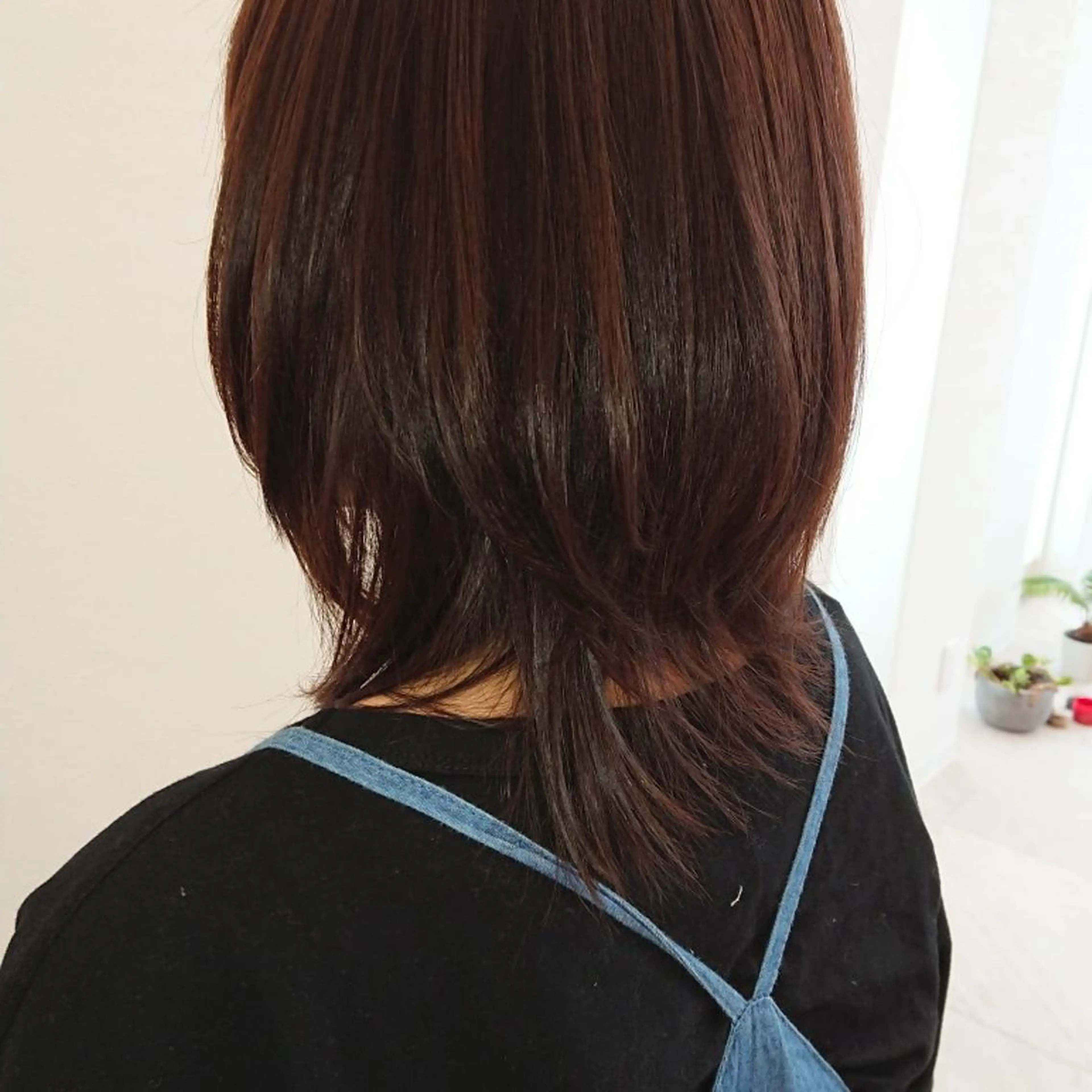 カラー ミディアム レイヤーカット 坂上 晴日のヘアスタイル