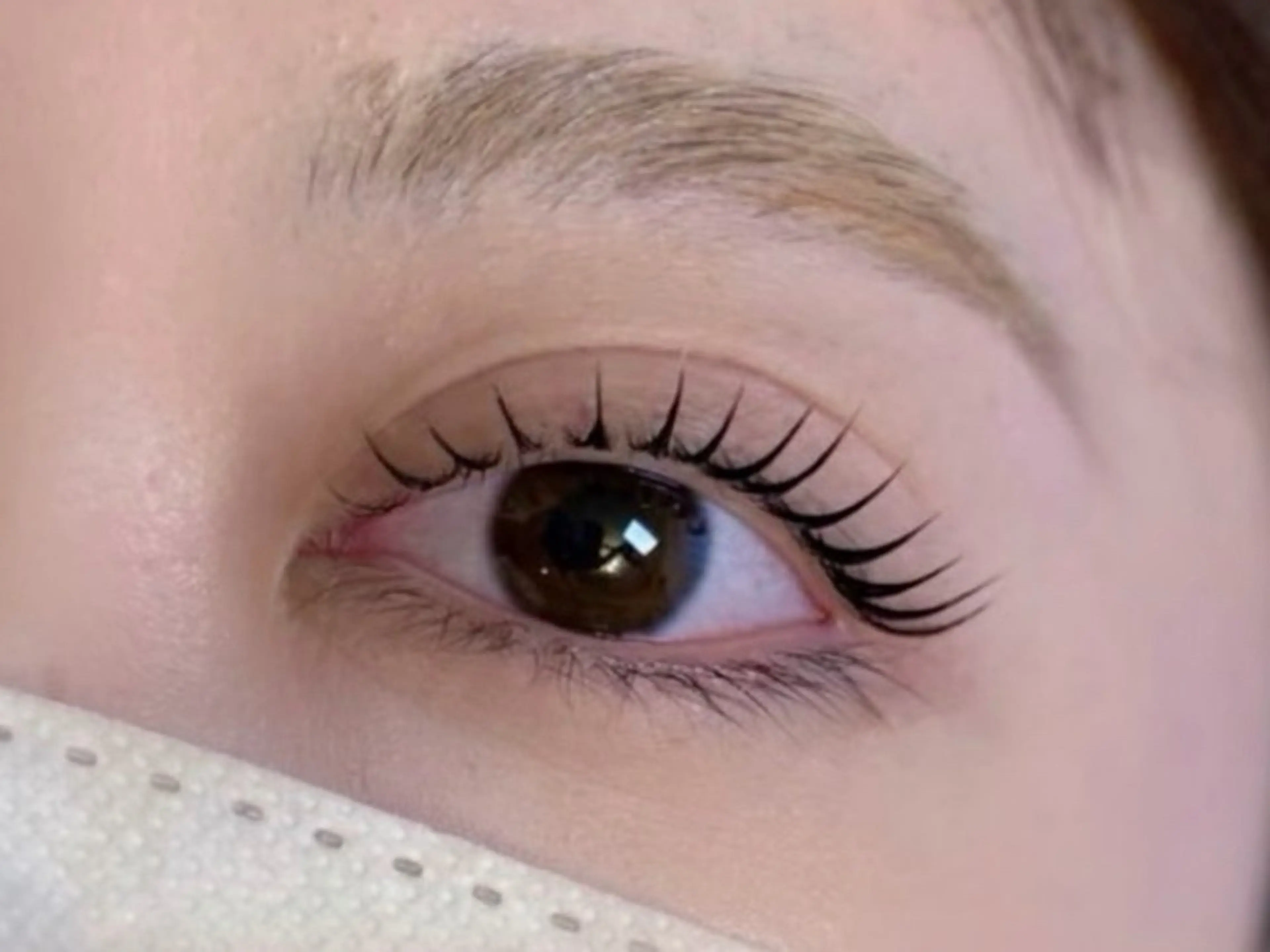 マツエク・マツパ 束感まつ毛 カラーマツエク フラットラッシュ パリジェンヌラッシュリフト まつげパーマ マツパ Queen Salonのエステ・リラクイメージ