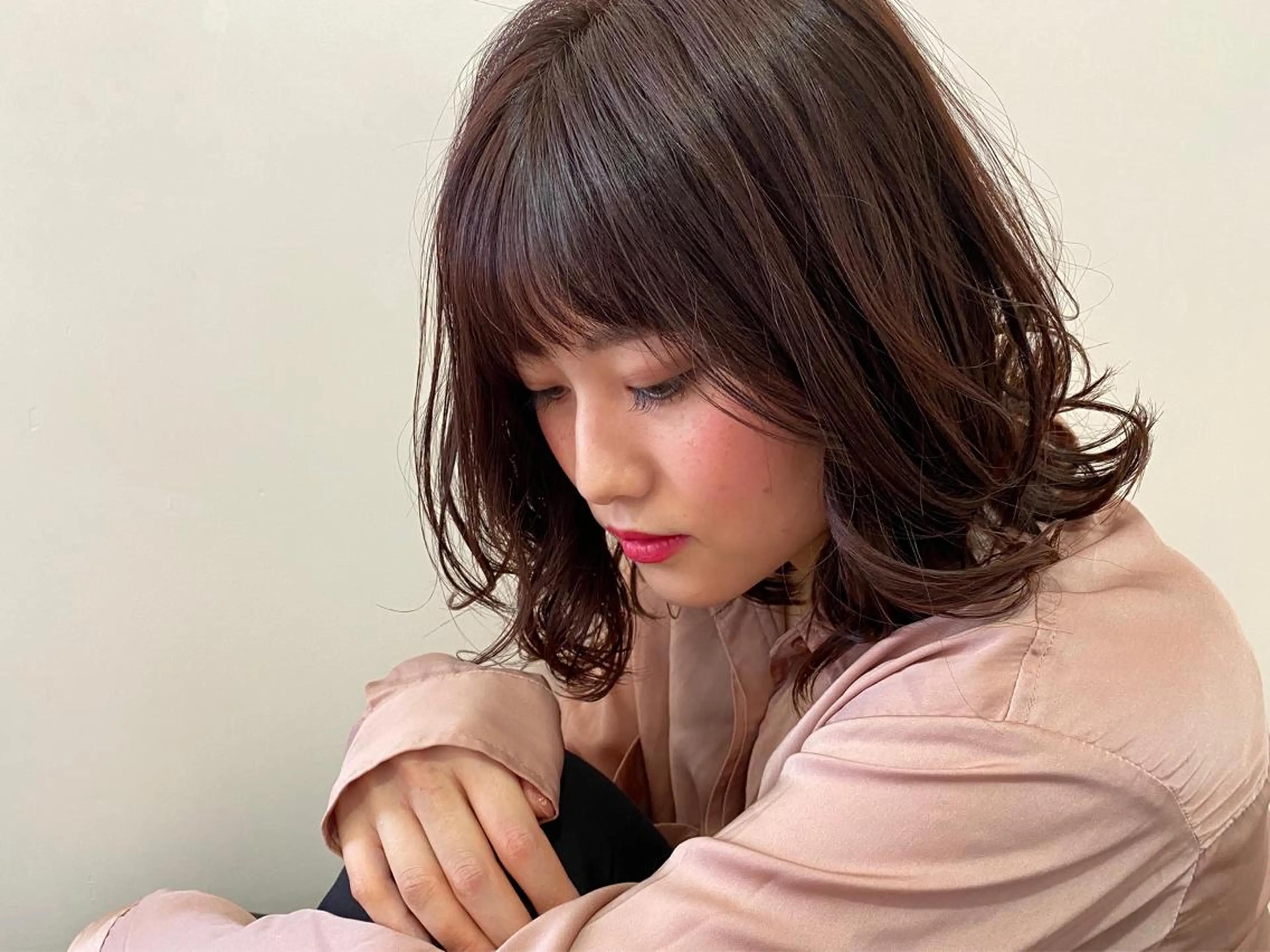 ミディアム カラー 三好 美里のヘアスタイル