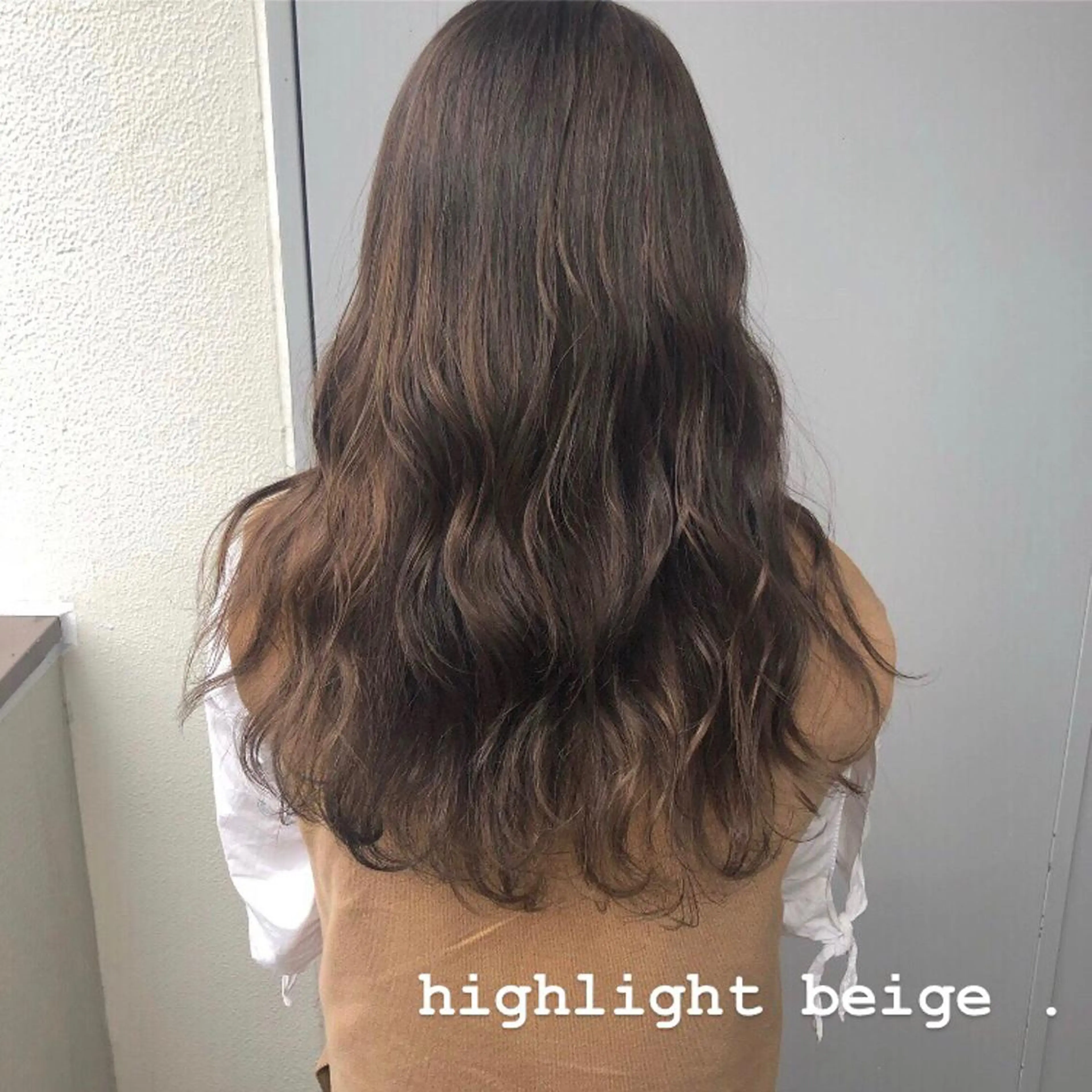 セミロング カラー パーマ ヘアアレンジ ベージュカラー ハイライトカラー ハイライト トレンド眉🌈✨ arisaの眉毛・アイブロウイメージ