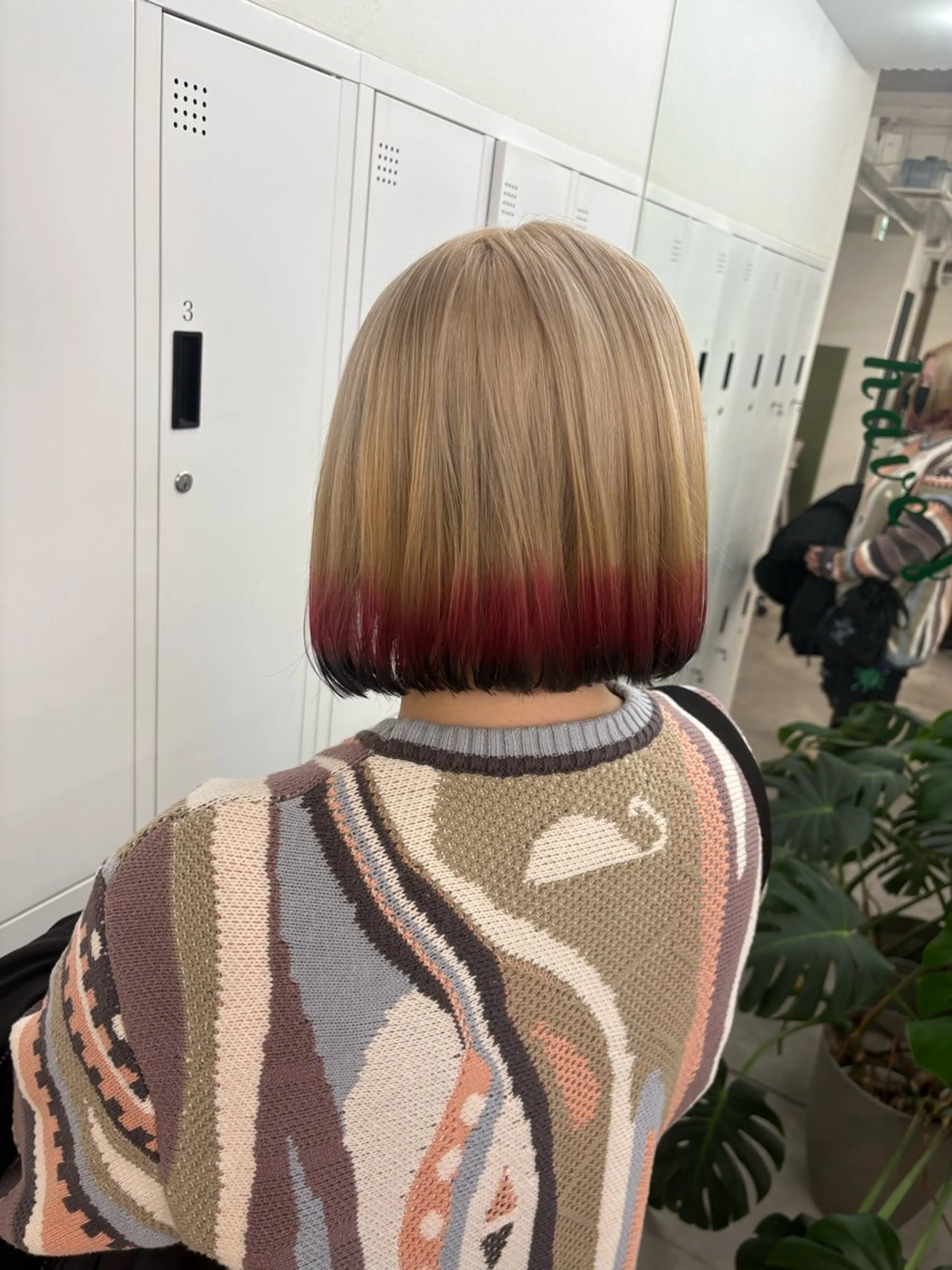 ミディアム ヘアカラー 綾乃／デザインカラー ／ハイトーン／ボブのヘアスタイル