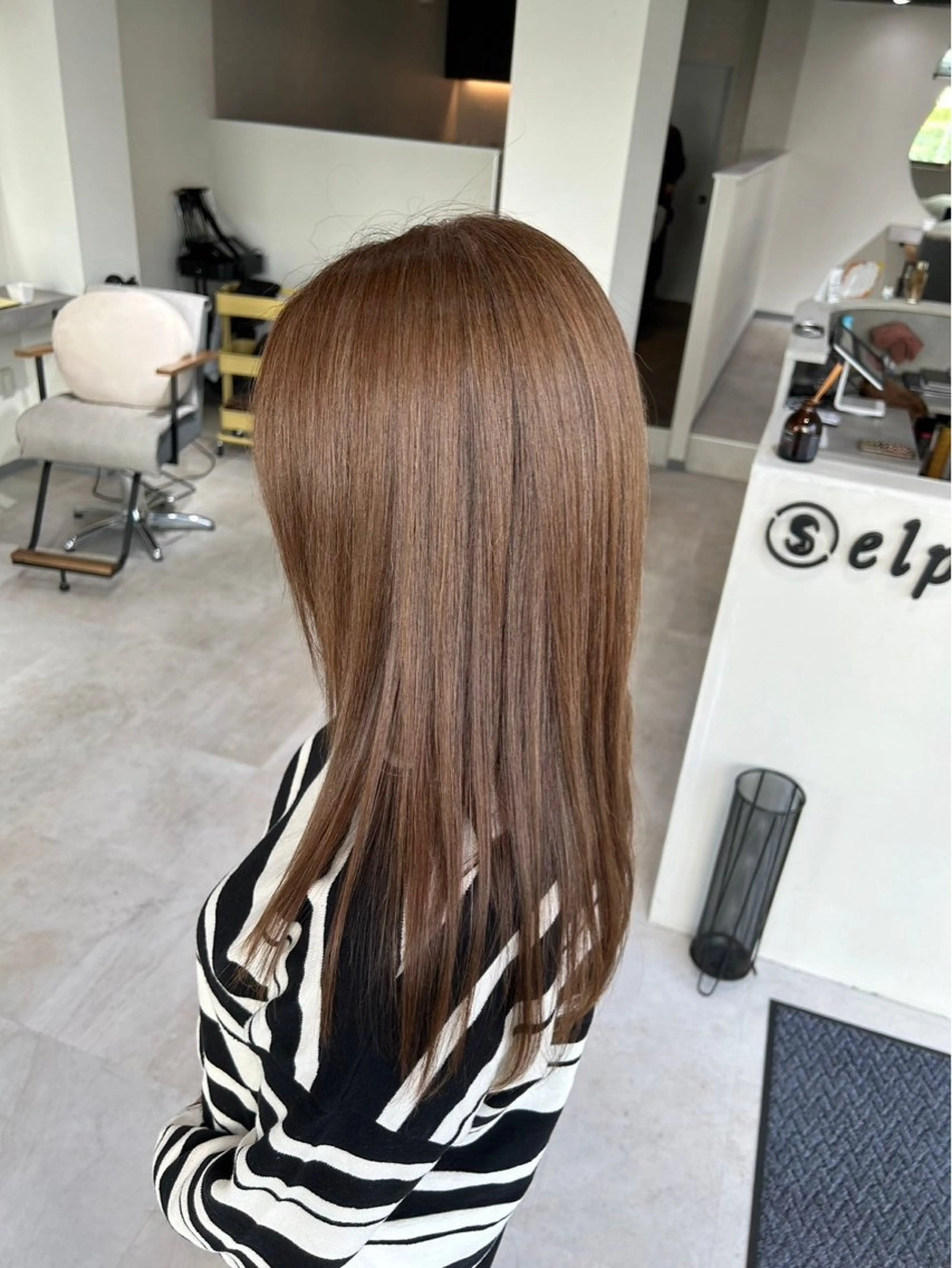 ロング カラー 白髪女性専門店: elpisのヘアスタイル