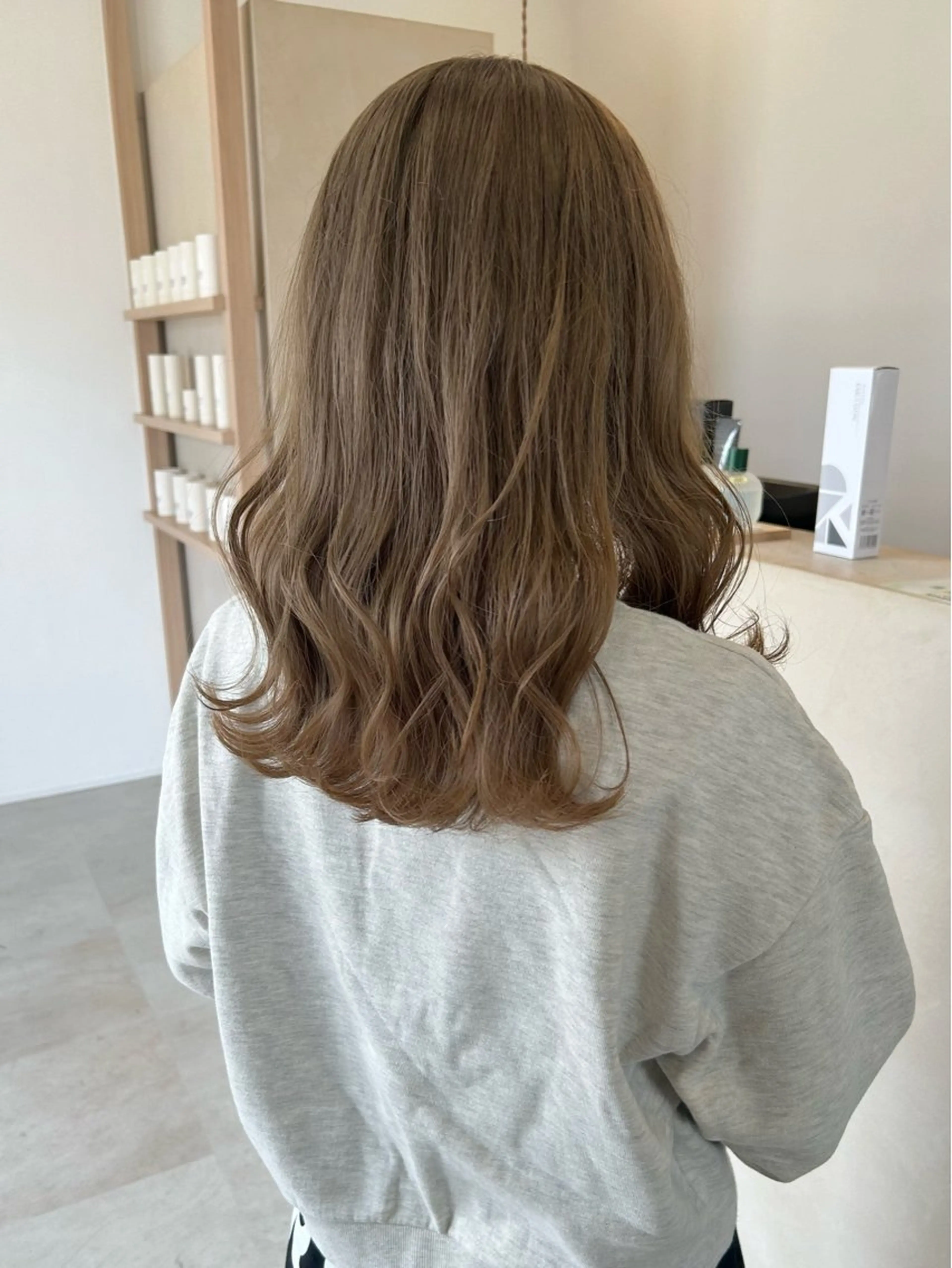 セミロング カラー レイヤー/韓国ヘア 杉浦結梨のヘアスタイル