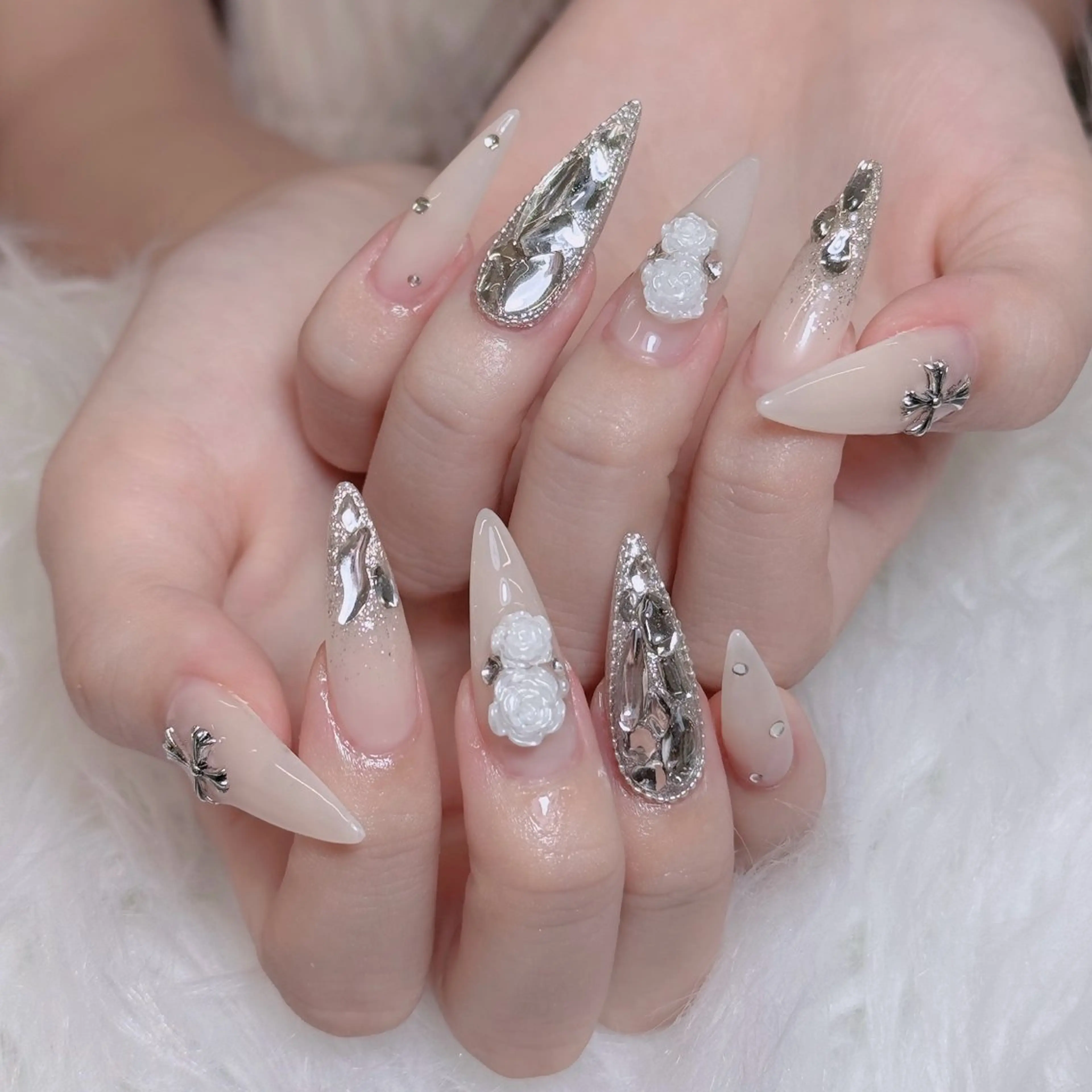 ネイル オーロラネイル チークネイル フットネイル フレンチネイル ハロウィン ハンドネイル Lumi Nail 新大久保3‘のネイルデザイン