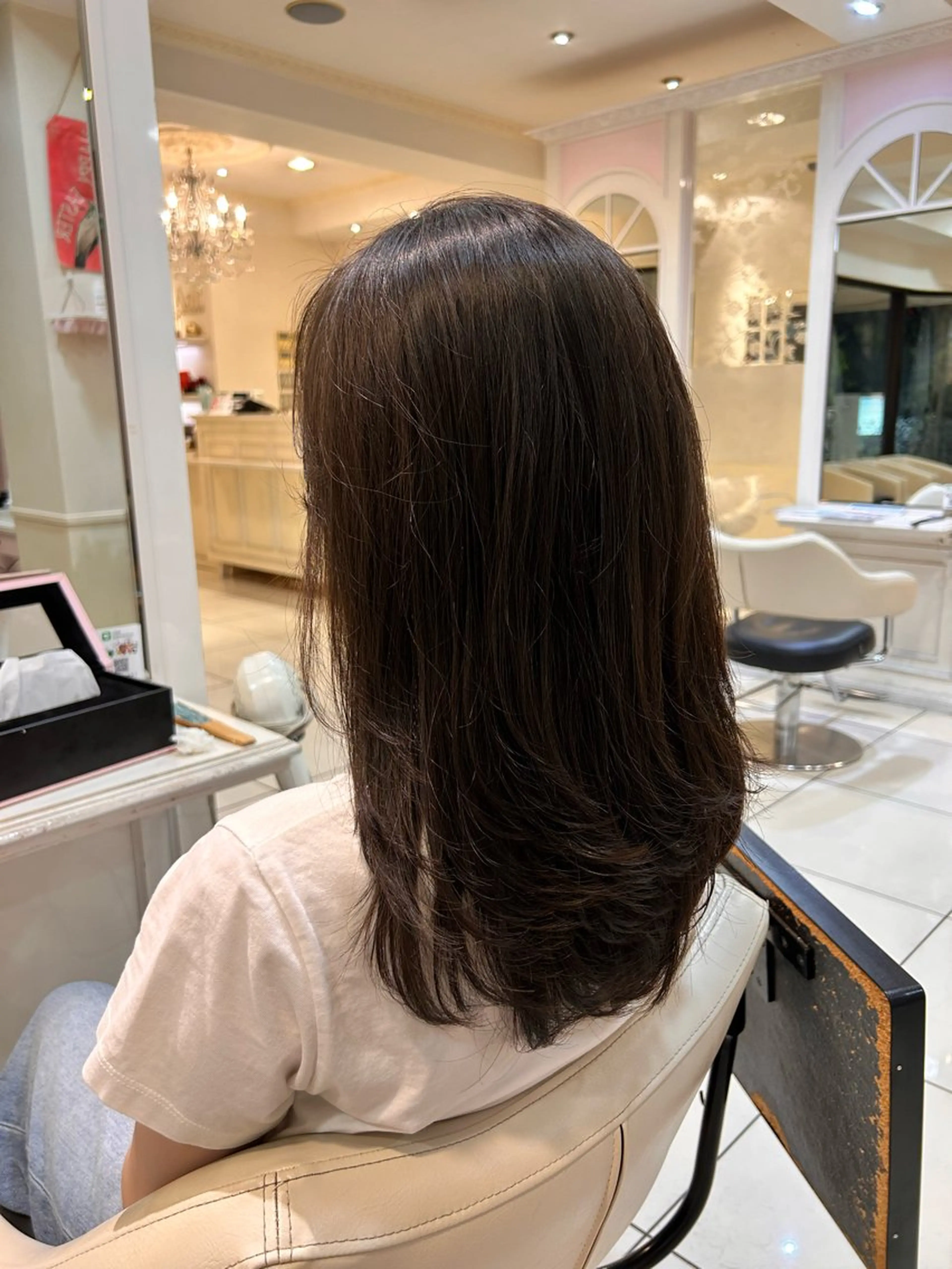 セミロング レイヤーカット 巻ける縮毛矯正 🌺 柔らか海外質感のヘアスタイル