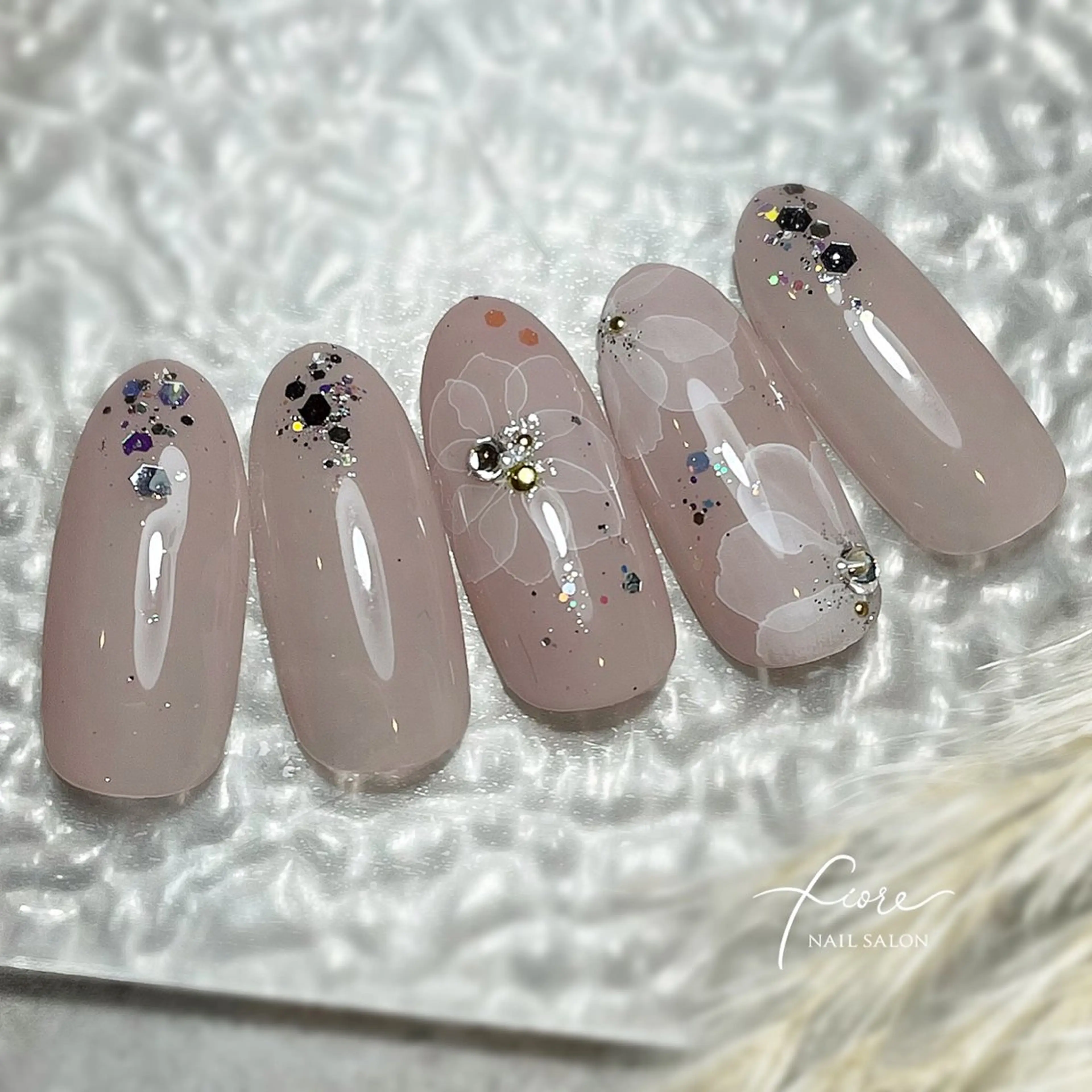 【定額】上品アートコース★大人なモテネイル♡ゴテゴテしたデザインは苦手な方へ 初回オフ代込み/甘皮処理込みの写真