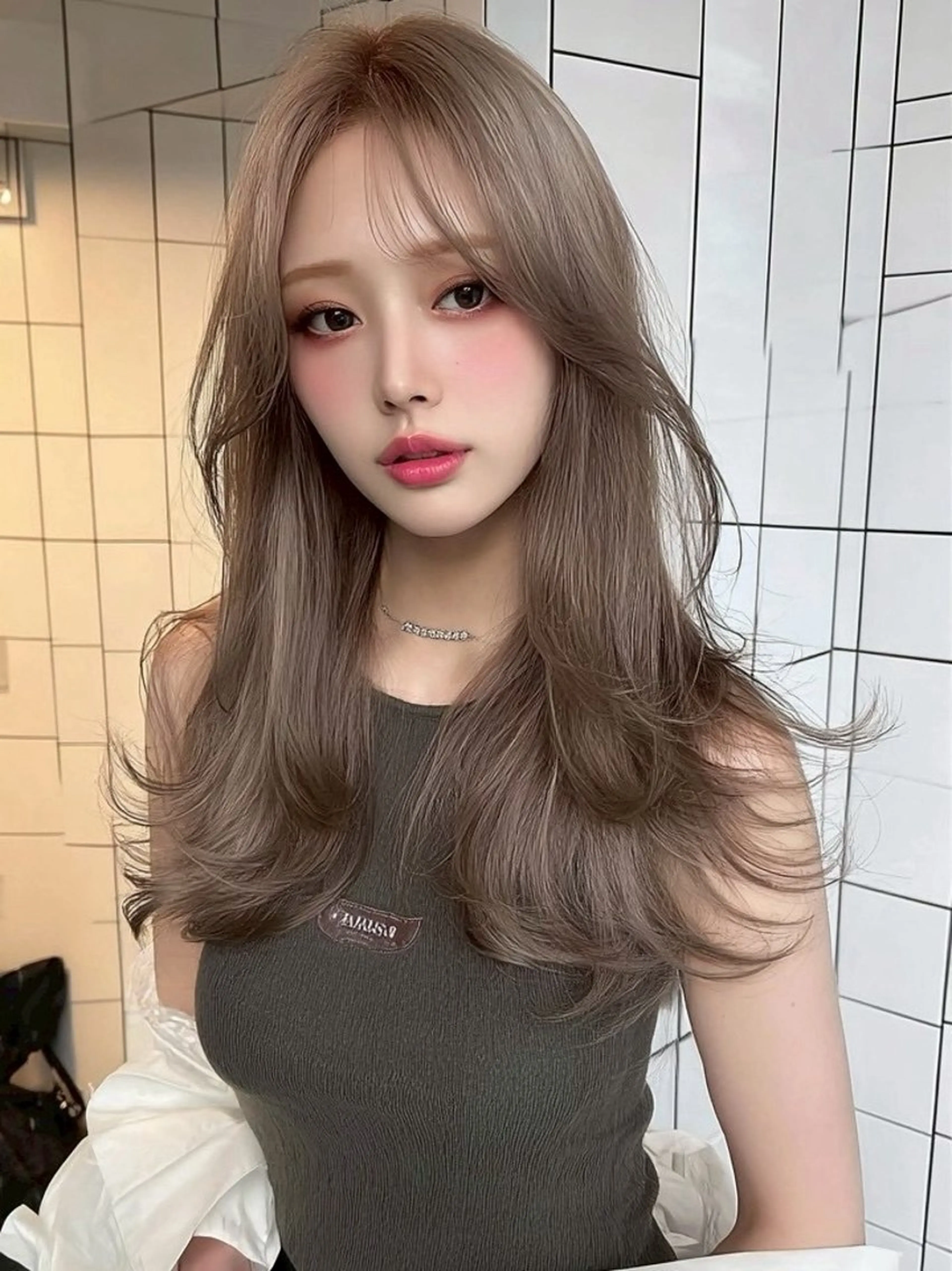 ロング カラー 髪質改善 韓国風ヘア 縮毛矯正 ヘアカラー 西 優衣奈のヘアスタイル