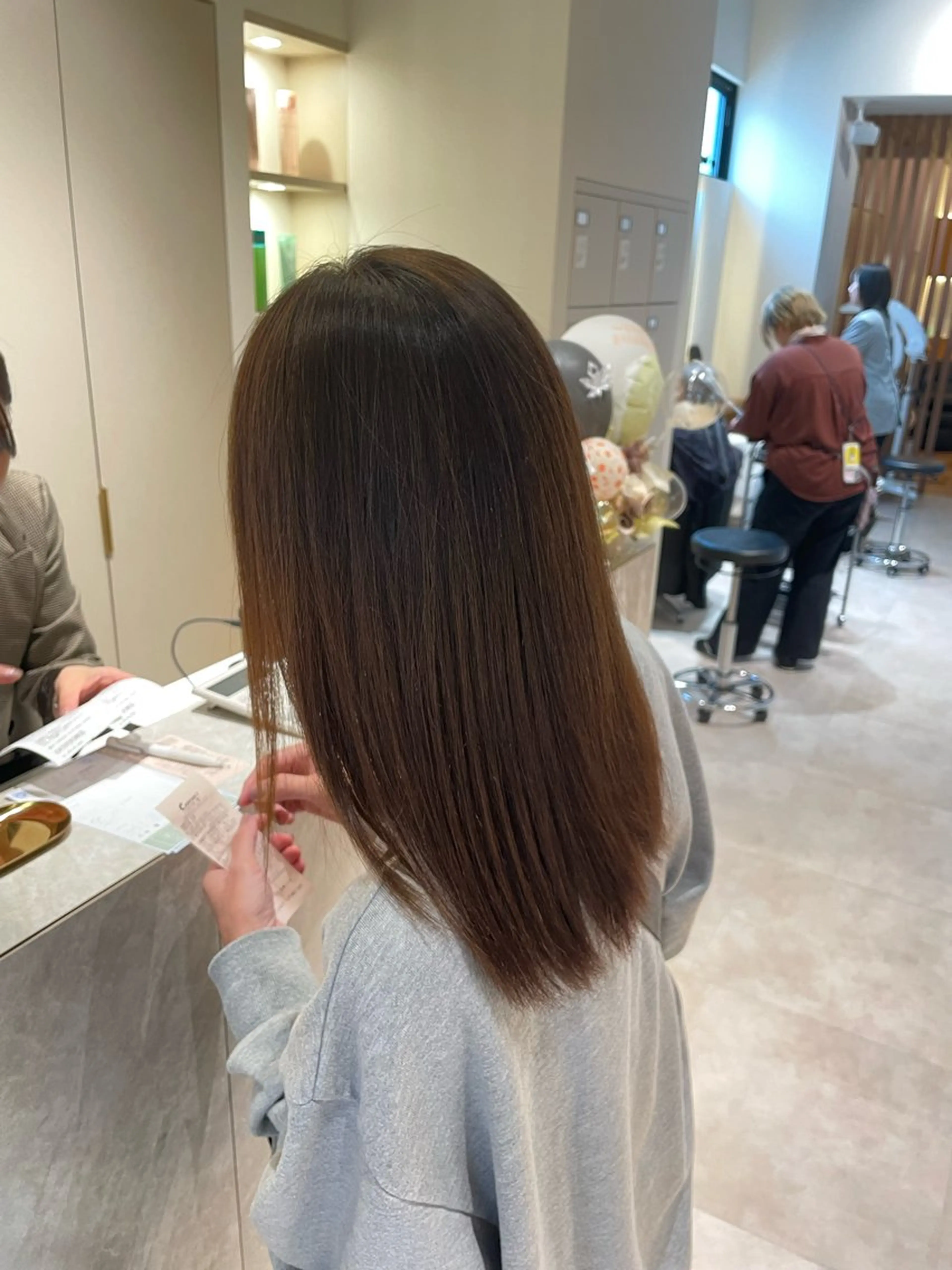 ミディアム カラー パーマ 縮毛矯正 ヘアカラー 縮毛矯正 脱白髪染め白髪ぼかし TERA（寺崎）のヘアスタイル