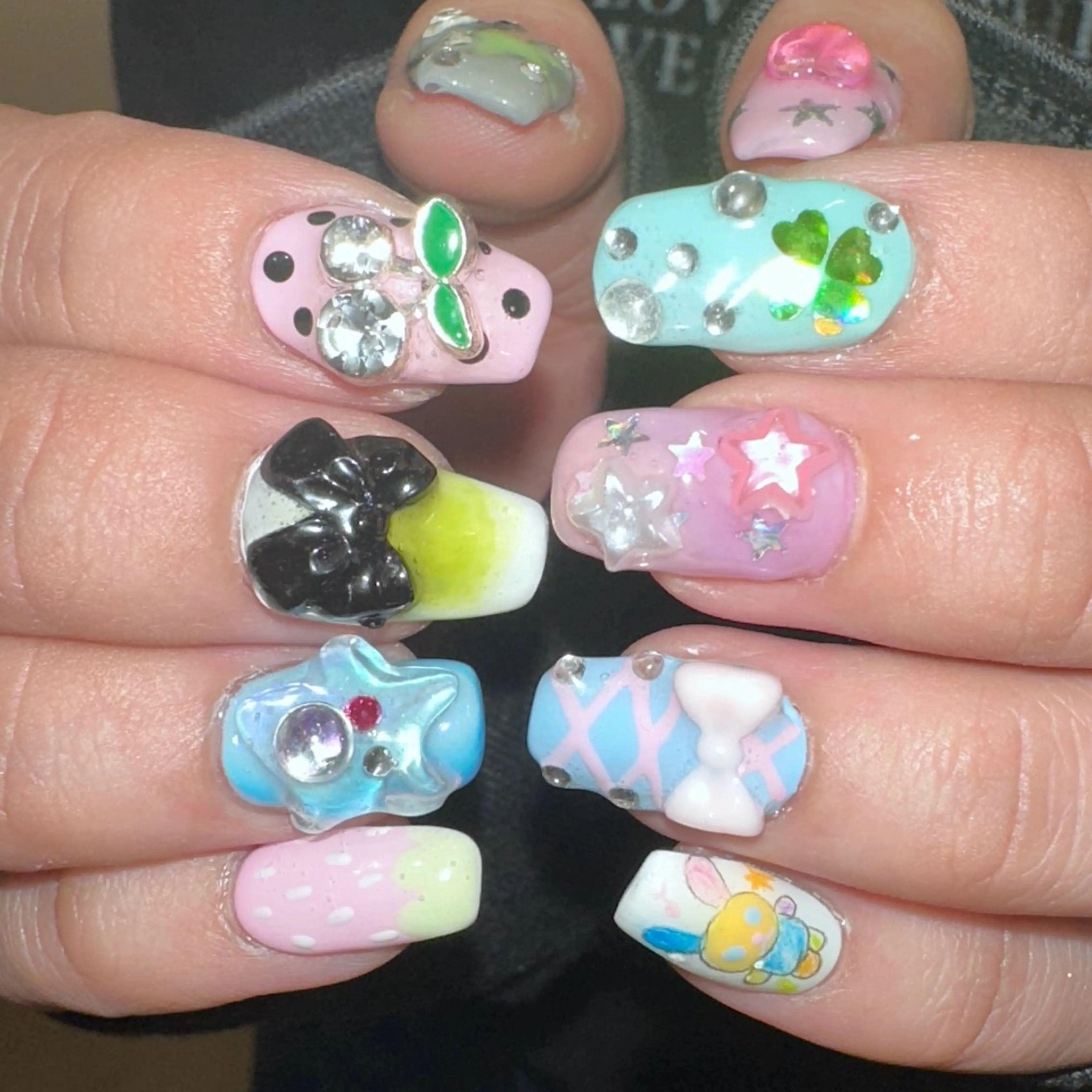 ネイル ハンドネイル 👽個性派ネイル🎀 komachiのヘアスタイル