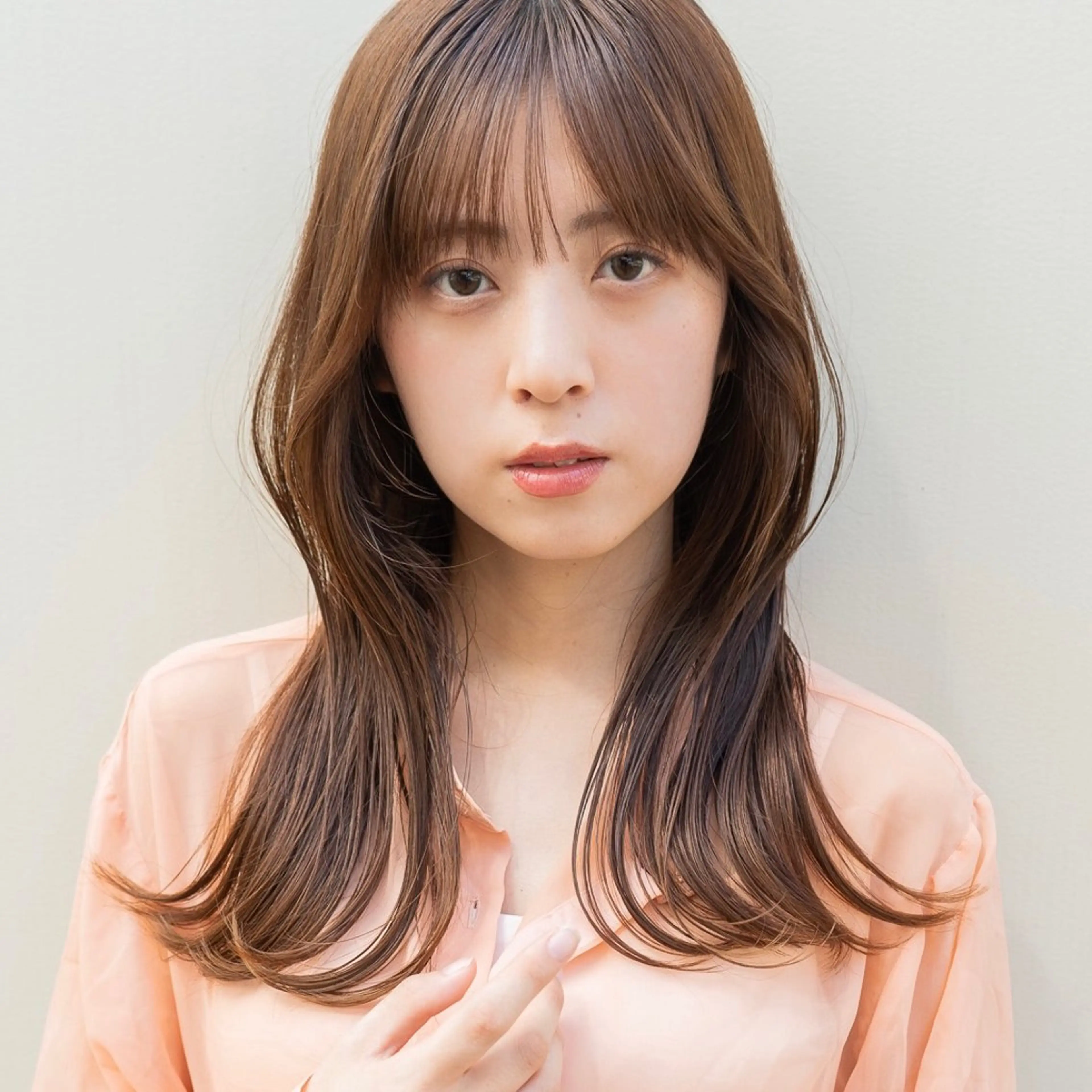 ロング カラー ベージュカラー レイヤーカット カット ヘアカラー トリートメント 天王寺髪質改善なら よしみさん✨のヘアスタイル