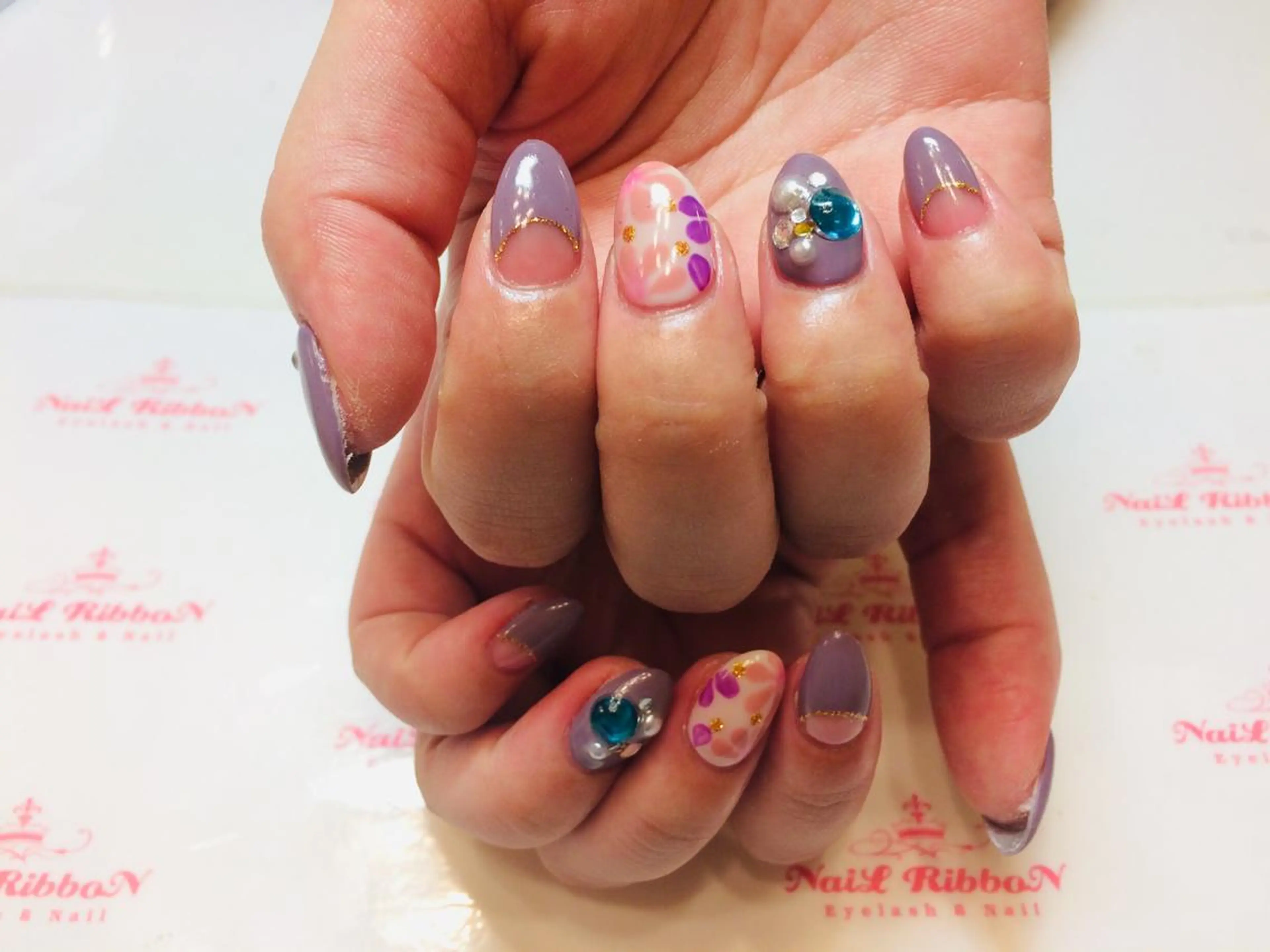 ネイル ネイルリボン 受付スタッフのネイルデザイン
