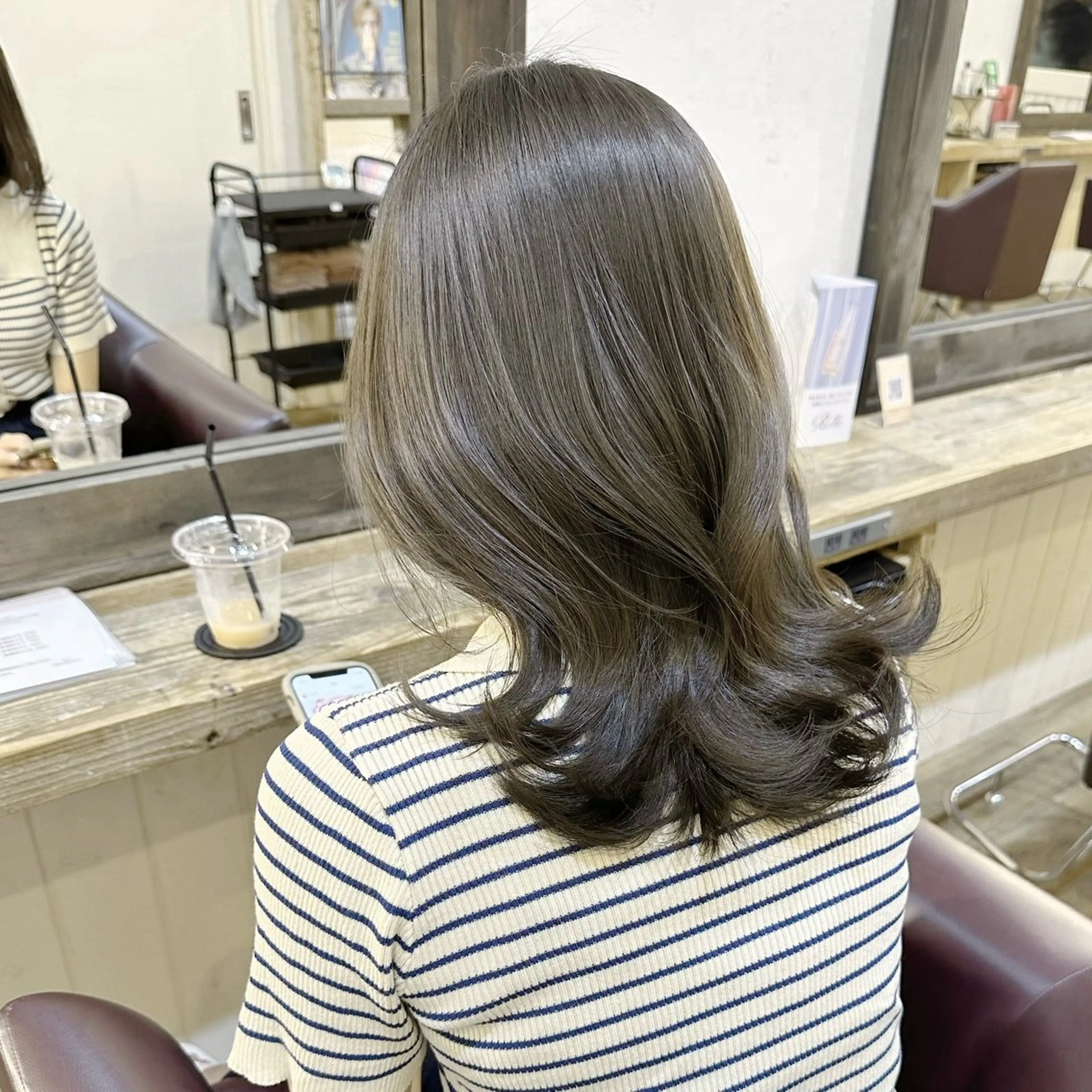 ミディアム カット ヘアカラー トリートメント 🌹ハッシュカット、 レイヤー韓国ヘア🌹のヘアスタイル