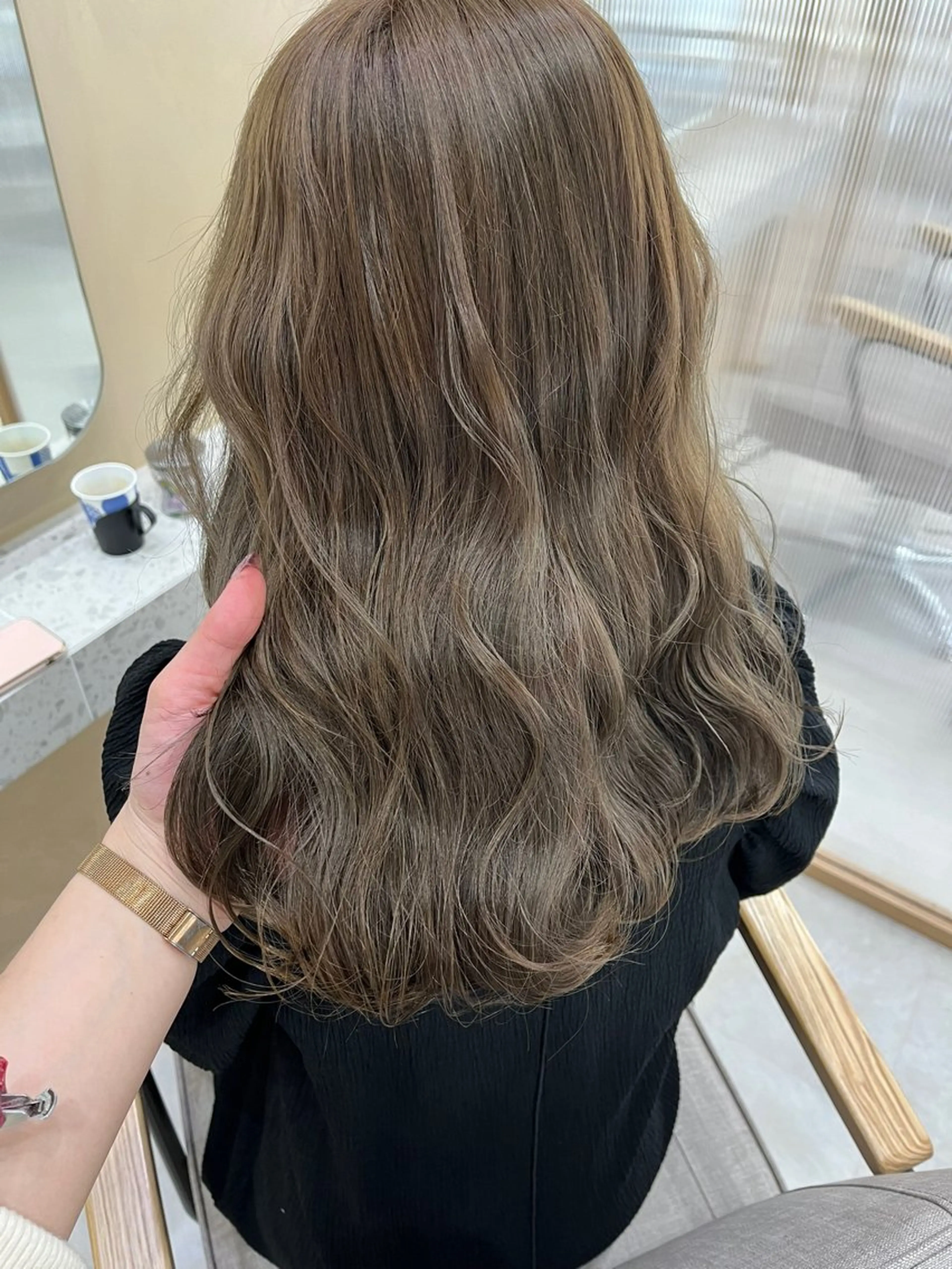 ミディアム カラー ヘアアレンジ ブリーチ ダブルカラー グレージュ ブリーチなしカラー オリーブグレージュ カット ヘアカラー トリートメント 🥀暖色韓国ヘア💕 保科侑花のヘアスタイル